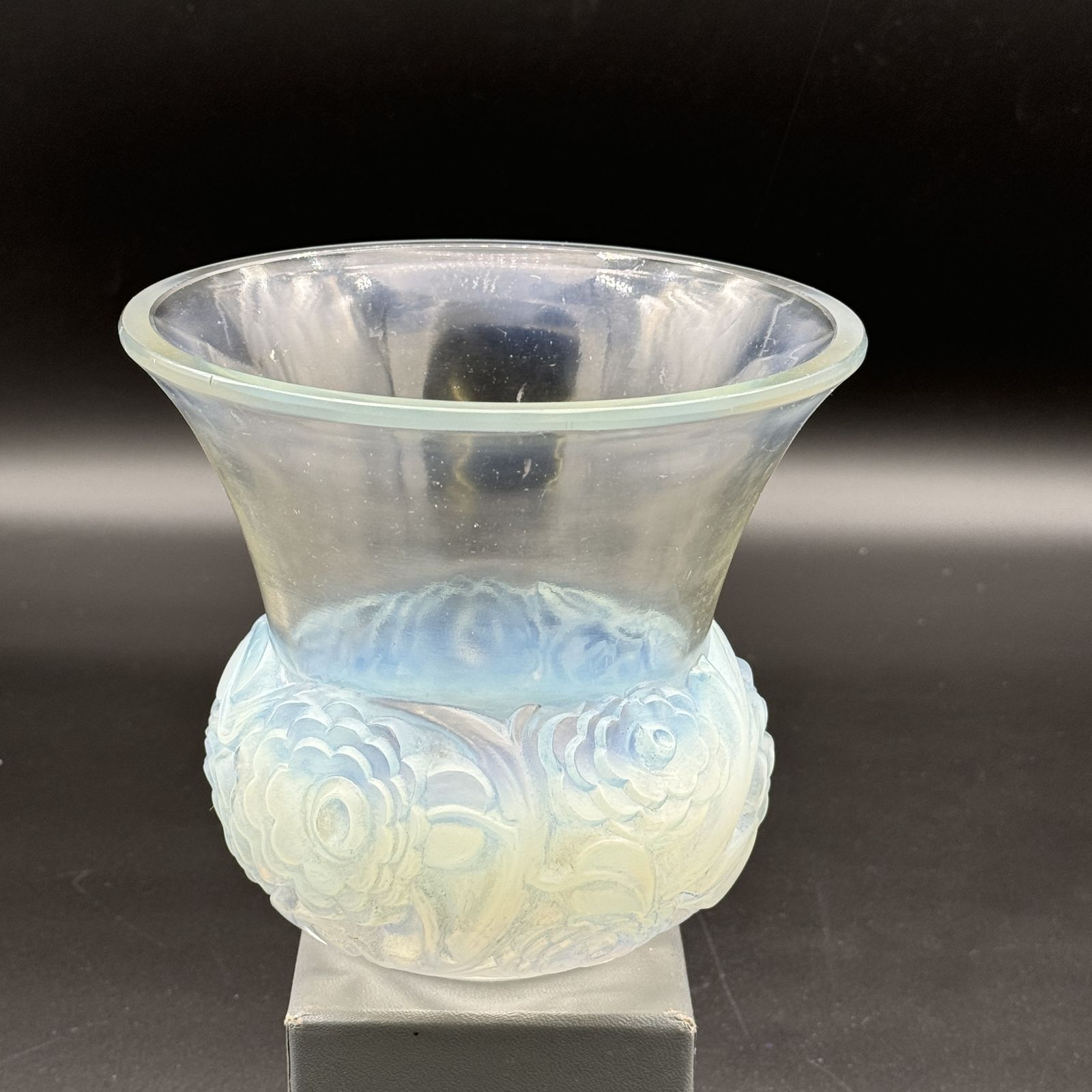 An Opalescent Glass Renoncules Vase By R.Lalique photo Home Decor