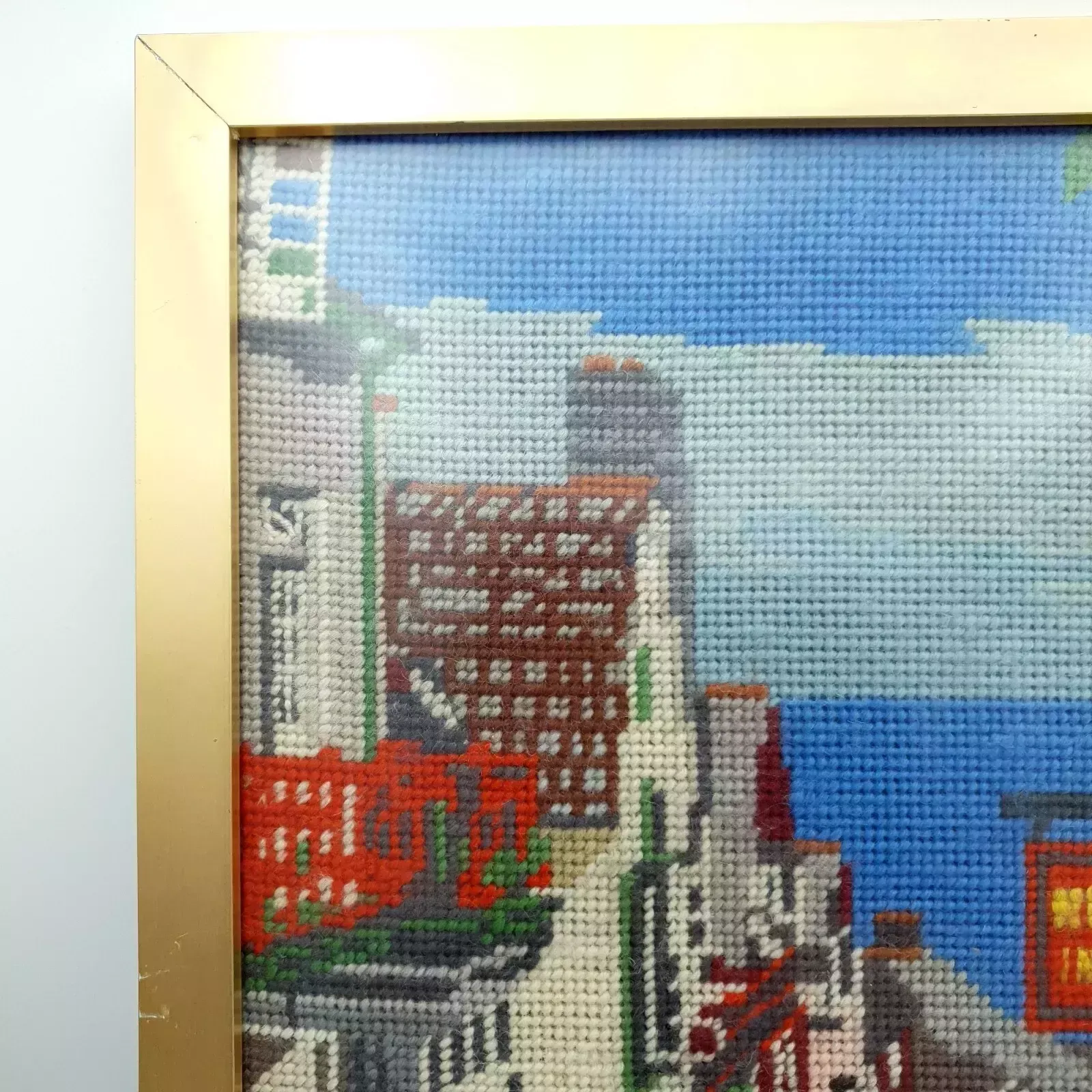 Needlepoint, Clovelly, Devon New Inn Hotel Portrait 42.5 X 32.6cm Complete Frame photo Art