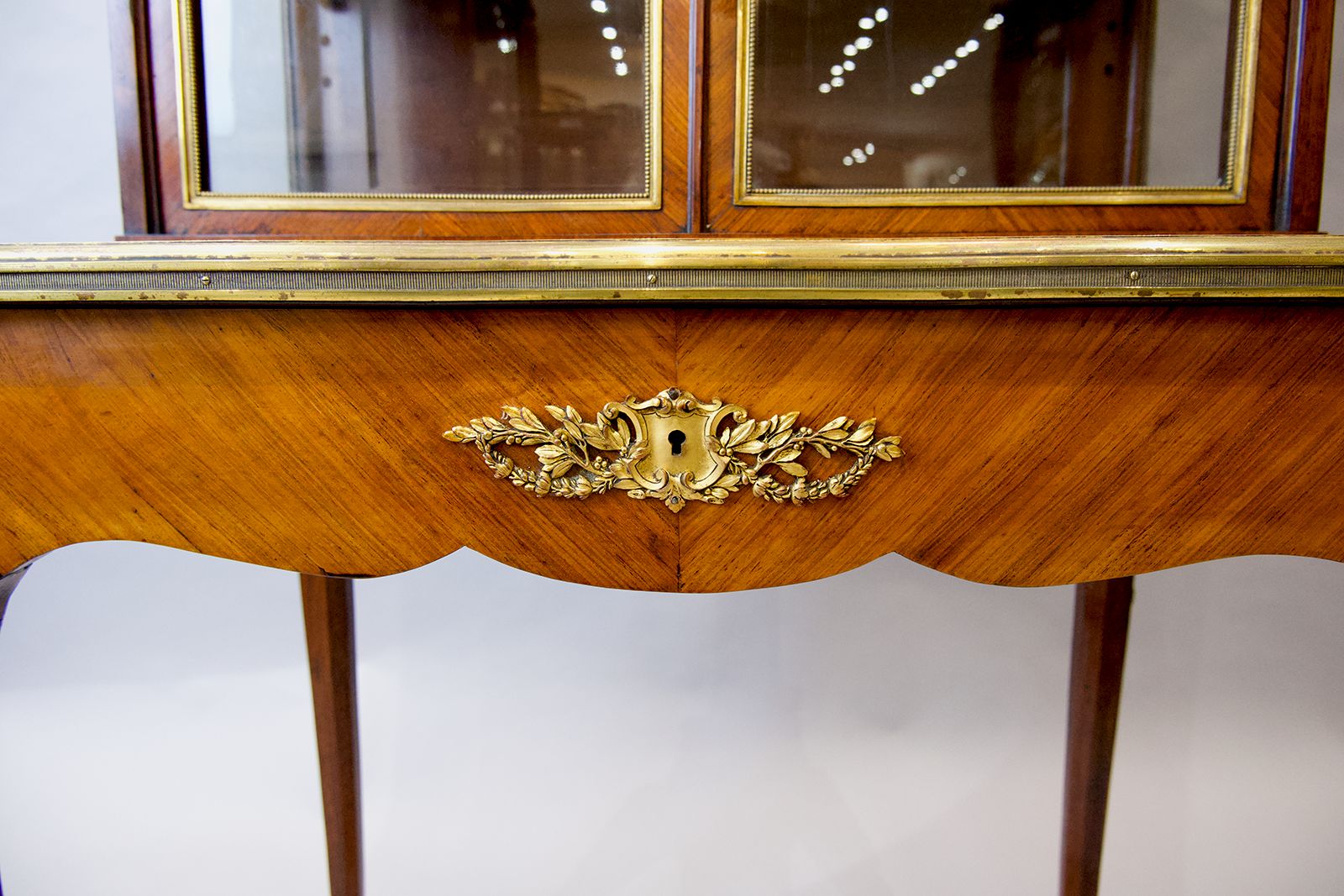 A Kingwood Bonheur Du Jour, 1800s photo Furniture
