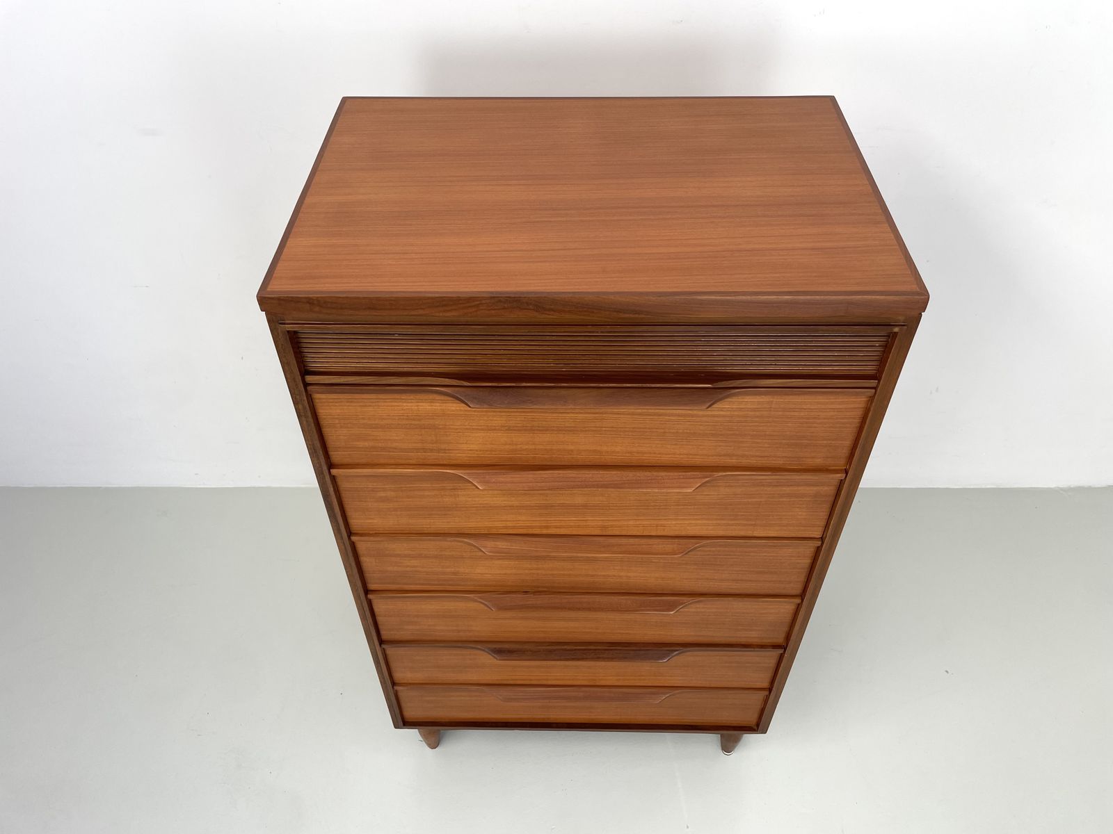 Vintage White & Newton Chest Of Drawers. photo furniture