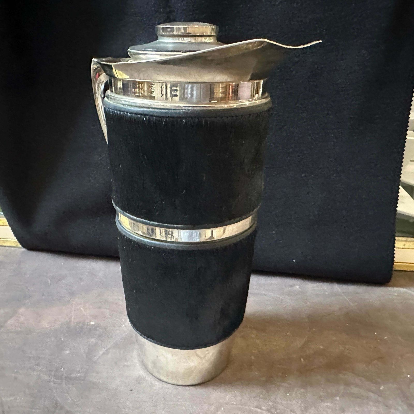 1980s Modernist Black Cavallino And Silver Plated Italian Thermos Carafe photo vinterior