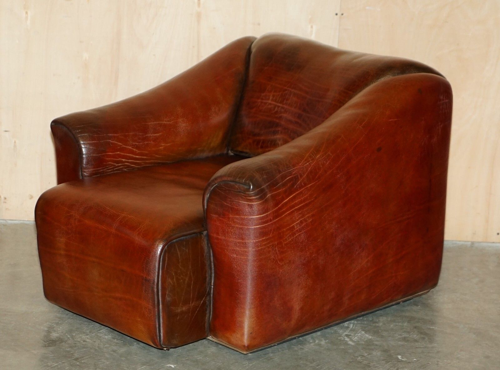 photo vinterior Pair Of Restored De Sede Ds47 Reclining Brown Buffalo Neck Leather Armchairs