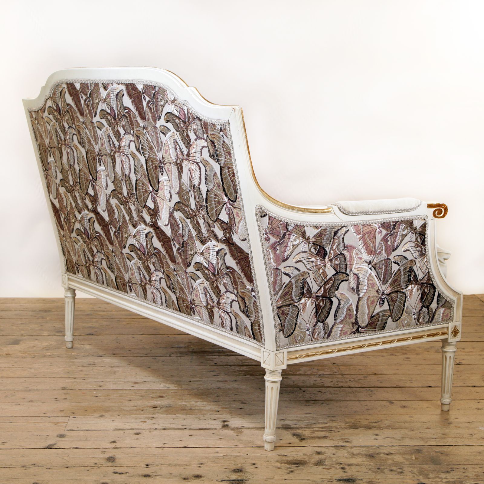 A Louis Style Canapé Settee In Holland & Sherry Velvet And Lizzo Embroidered Linen photo buy