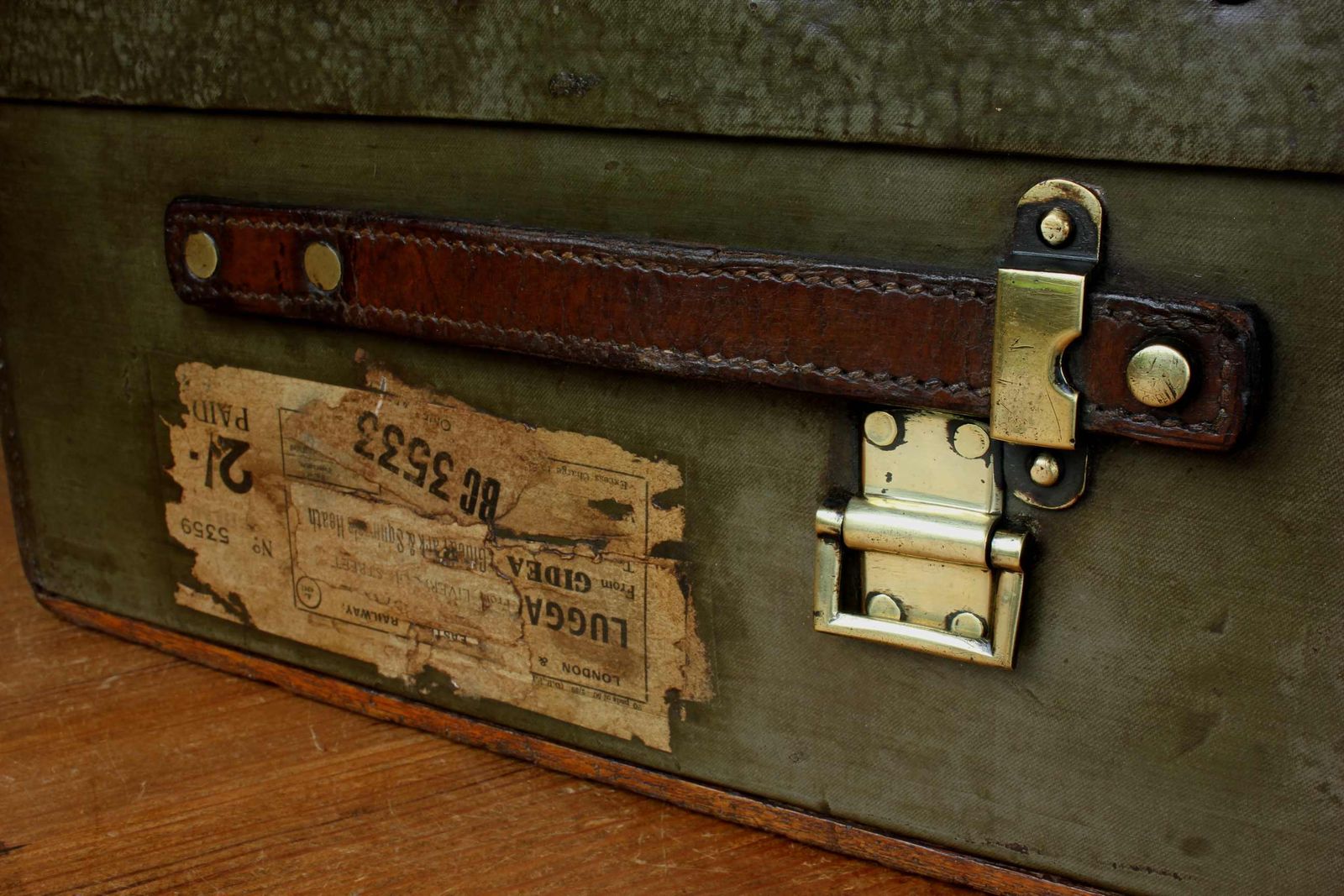 Luxury Motor Car Travel Trunk. Finnigan's Motoring Luggage Case. C1920. photo vinterior