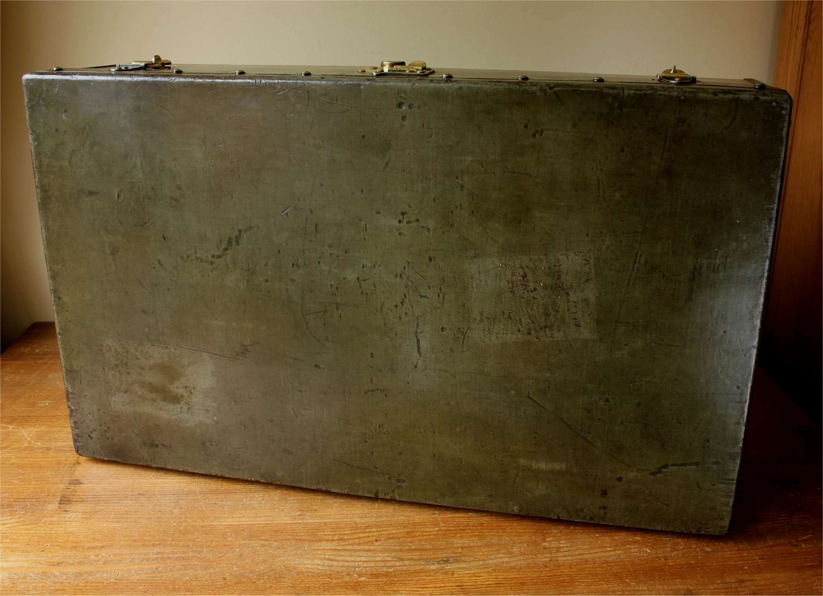 1200.0 Luxury Motor Car Travel Trunk. Finnigan's Motoring Luggage Case. C1920. photo