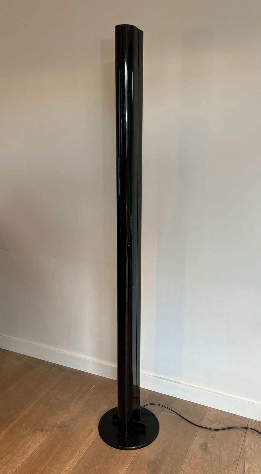 photo vinterior Halogen Floor Lamp Model Megaron In Black Lacquered Metal By Gianfranco Frattini