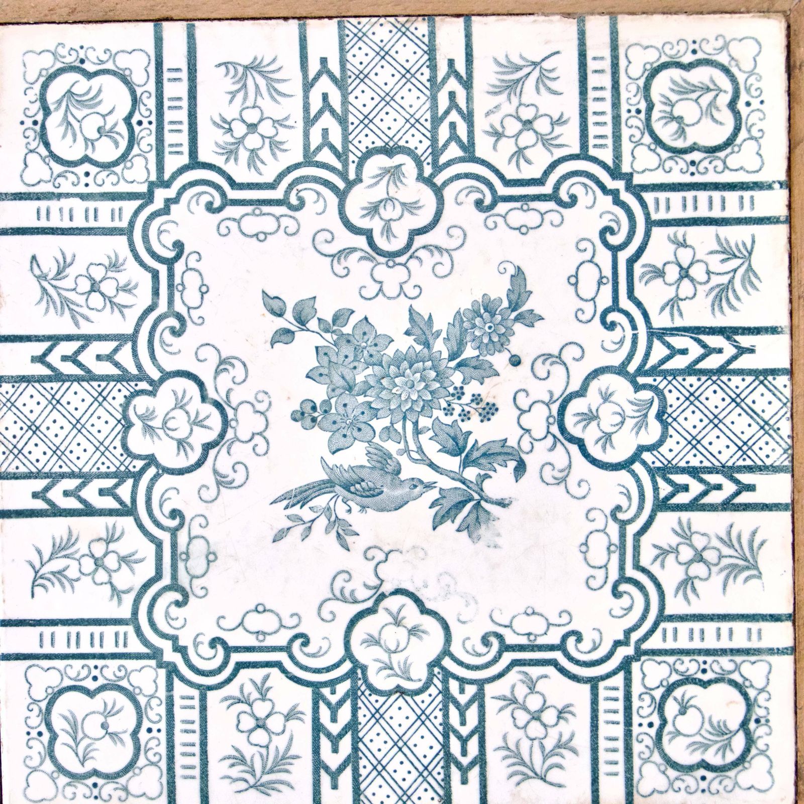 Very Large 19th Century Iron Earth Trivet Le Favori Oiseau photo for sale