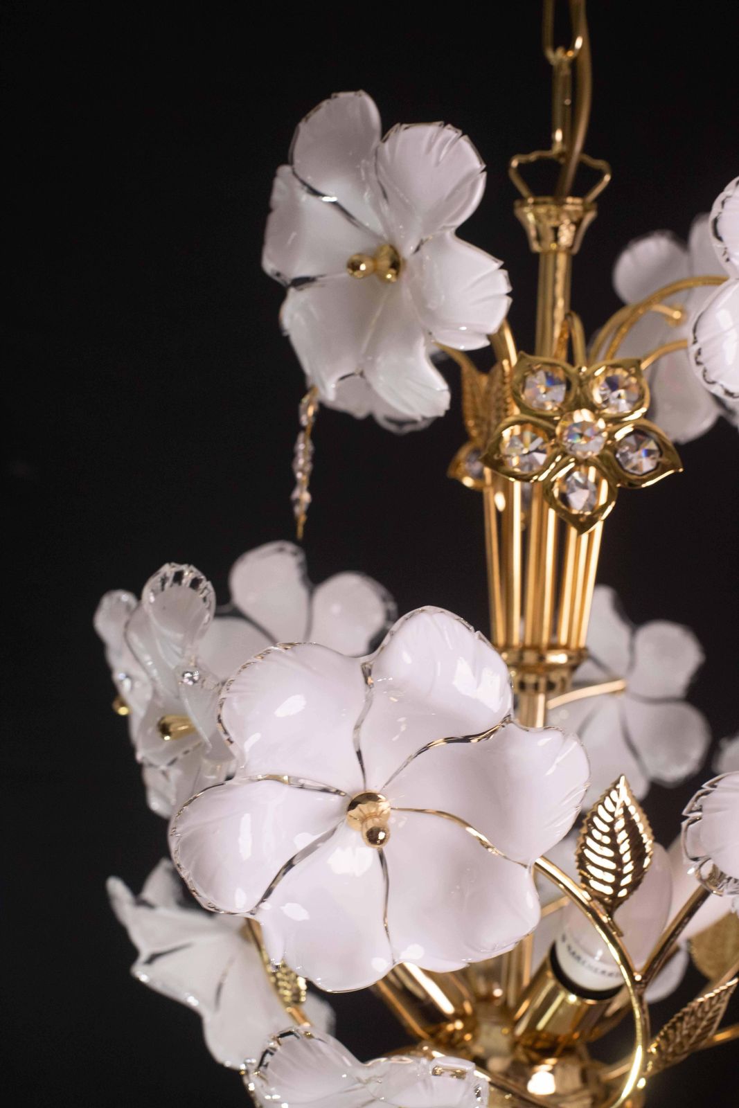photo furniture Charming Murano And Crystal Glass Vintage Chandelier White Flowers, 1970s