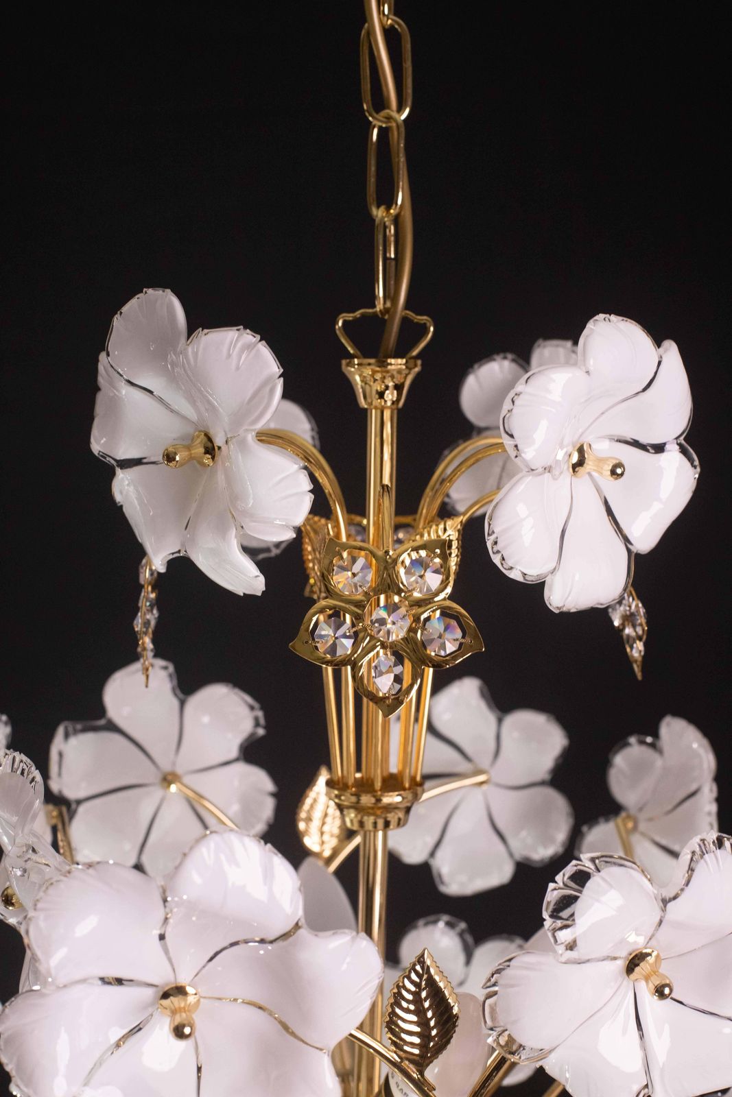photo vinterior Charming Murano And Crystal Glass Vintage Chandelier White Flowers, 1970s