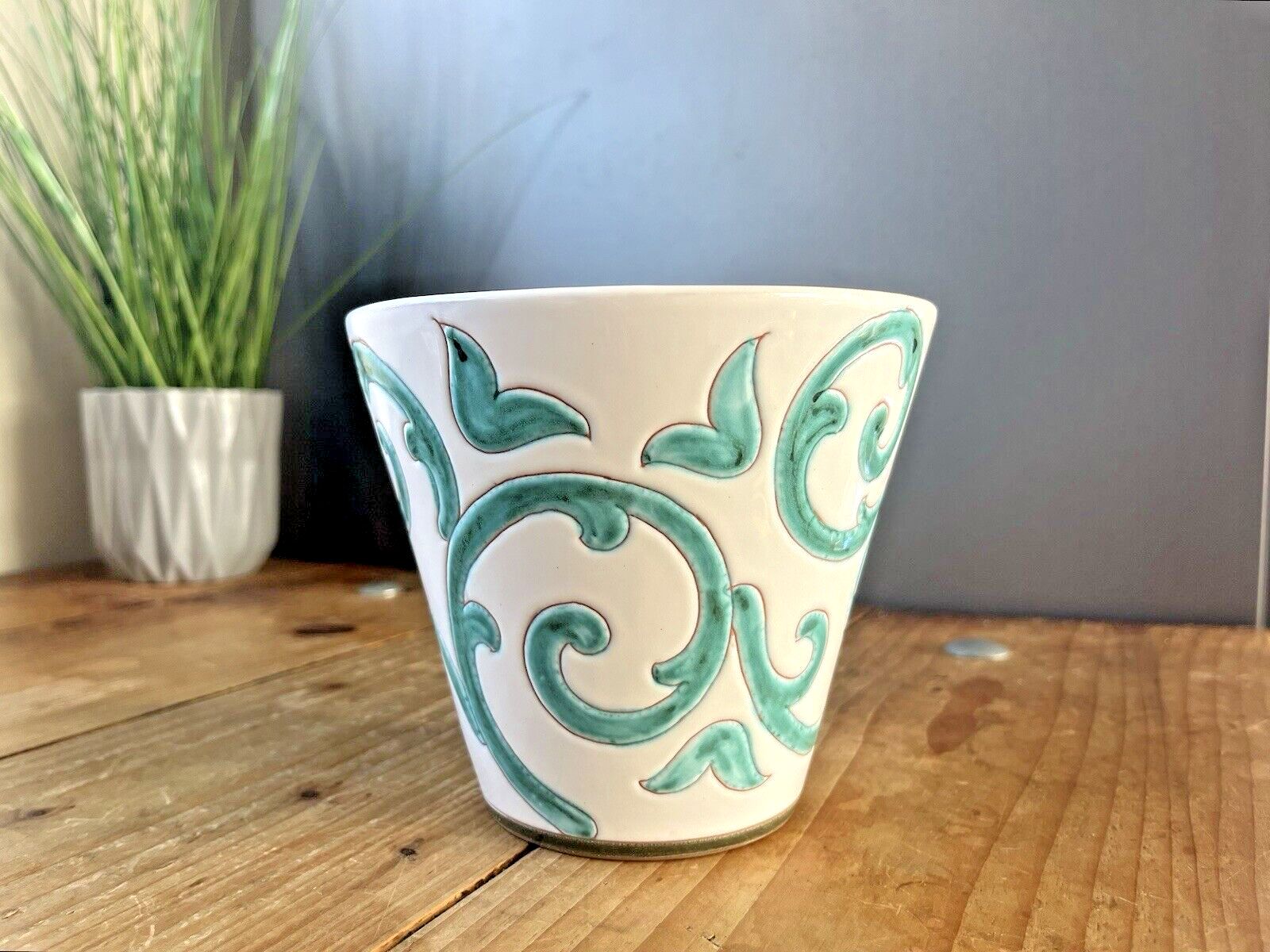 photo vintage Mid Century 60's 70's Italian Pottery White Turquoise Abstract Leaf Plant Pot