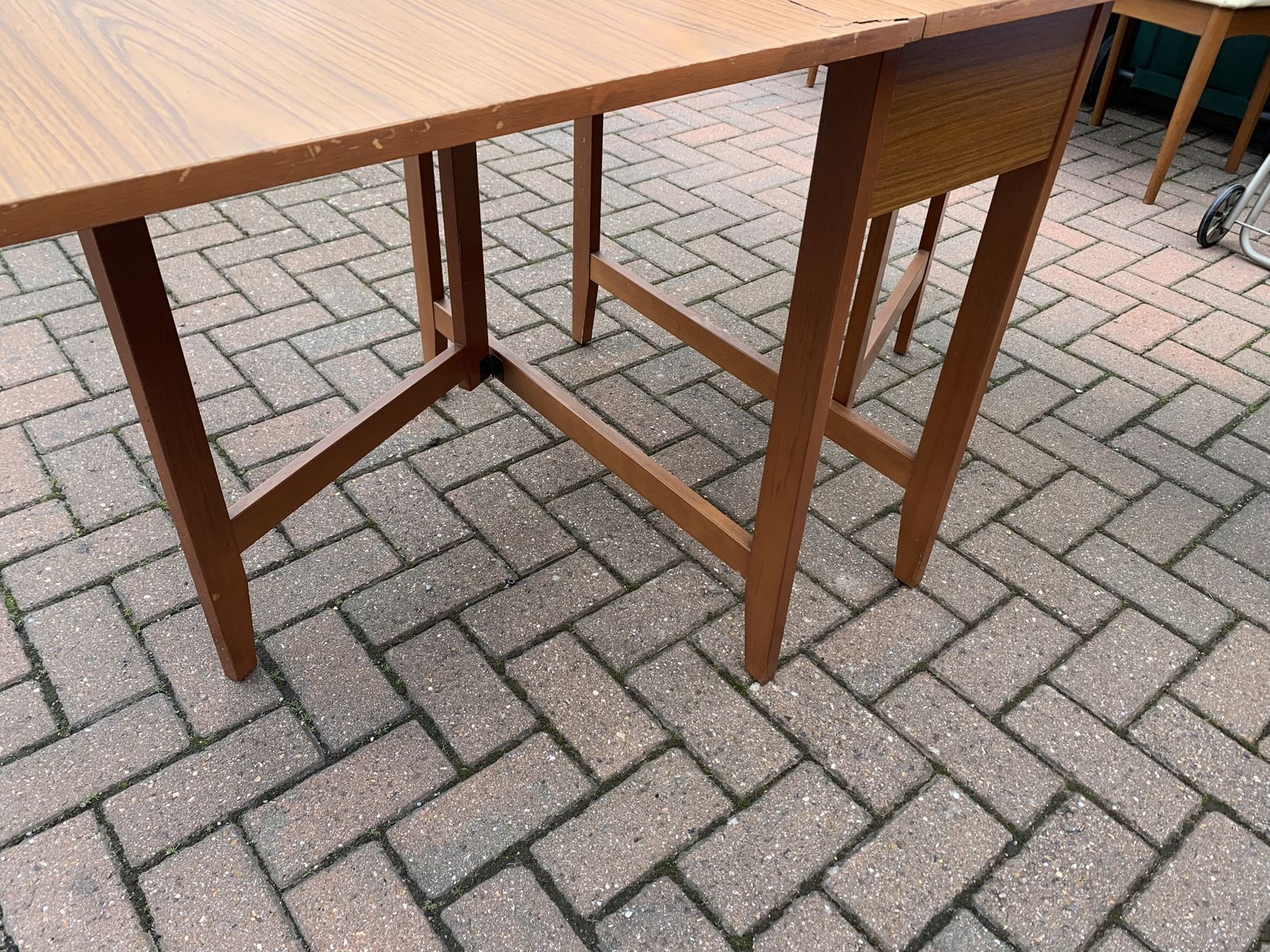 Schreiber Drop Leaf Gate Legged Table photo 110.0