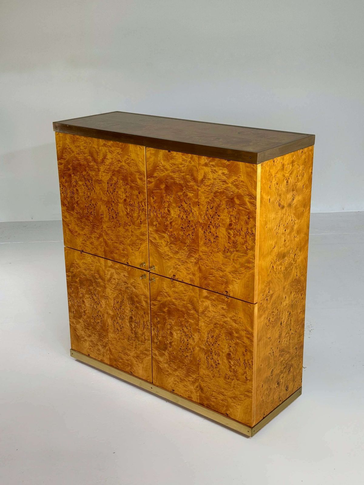 Gelakt Barlakast In Wortelhout En Messing, Ca. Jaren 1970 photo furniture