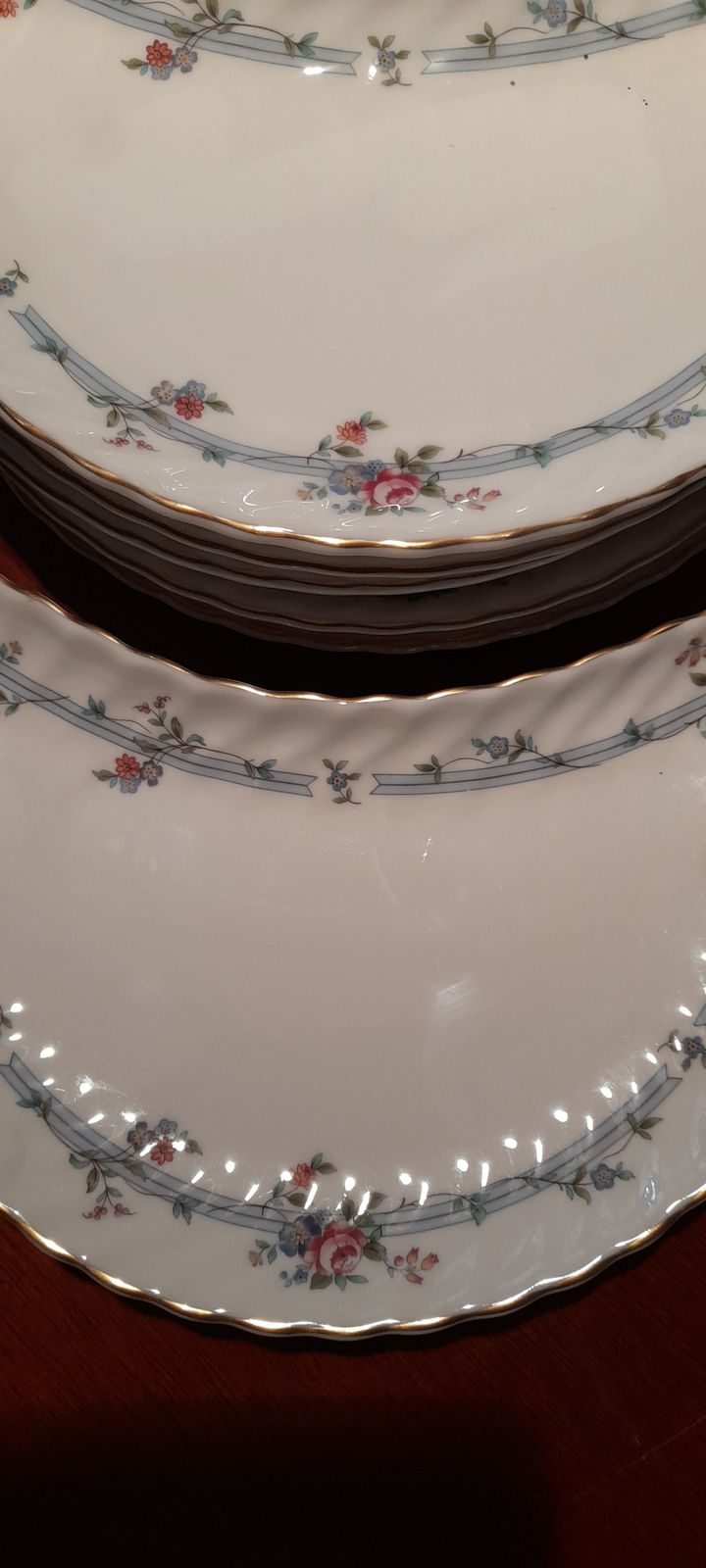 Stunning Minton Chartwell Additional Dinner Service Items. Large Chop/Serving Platter. Covered Vegetable Tureen. 6 Crescent Salad Plates Sandwich/Cake photo Home Decor