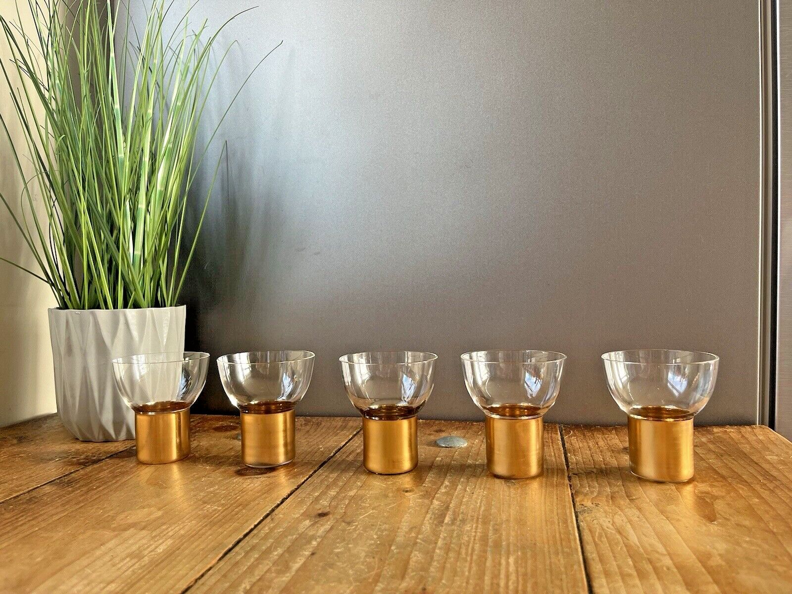photo vinterior Antique Art Deco Gold Gilt Brass Cocktail Shaker Glasses & Servex Mirrored Tray