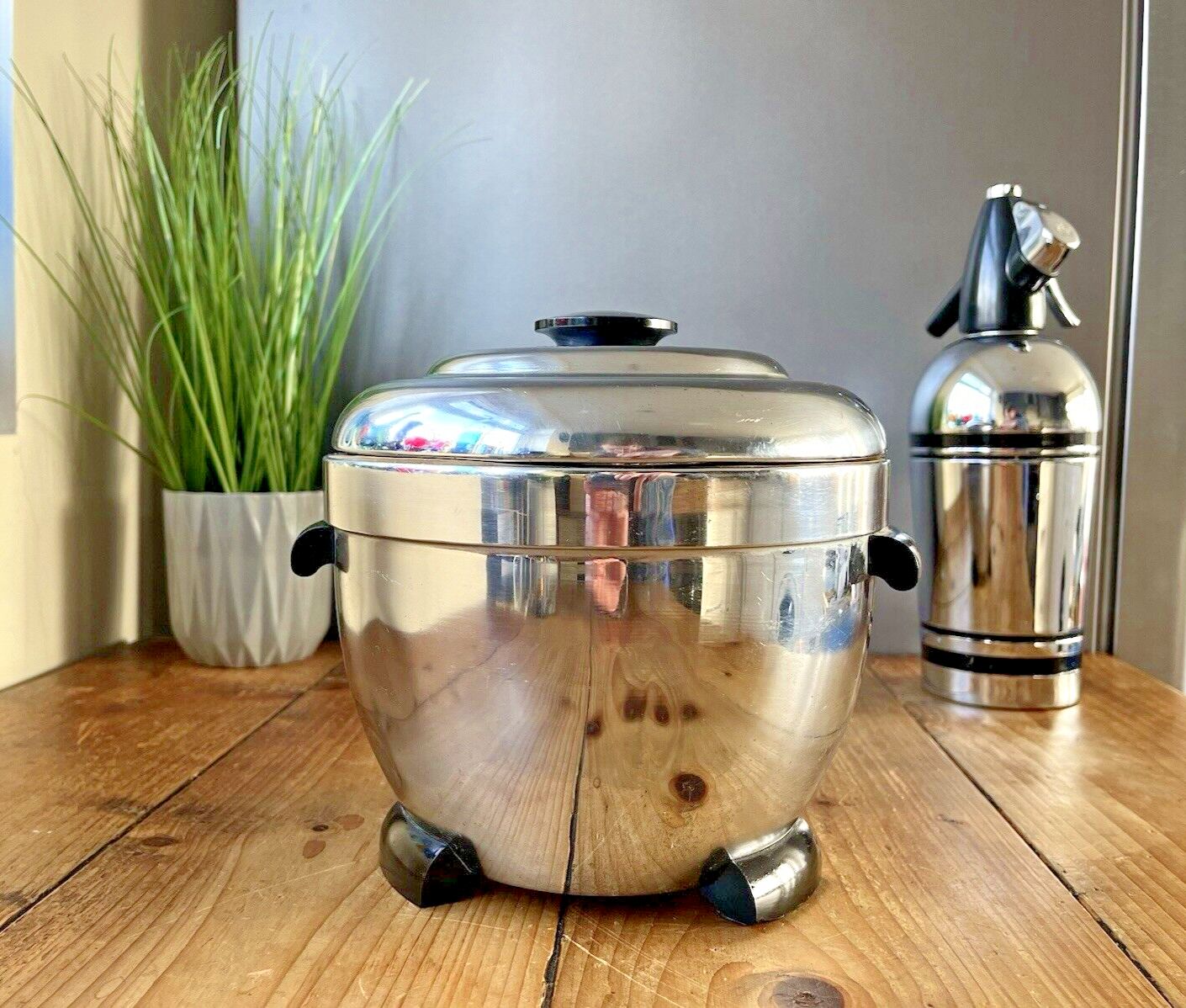 Fab Retro Thermos Model No 925 Black & Chrome Ice Bucket Cocktail Bar Display