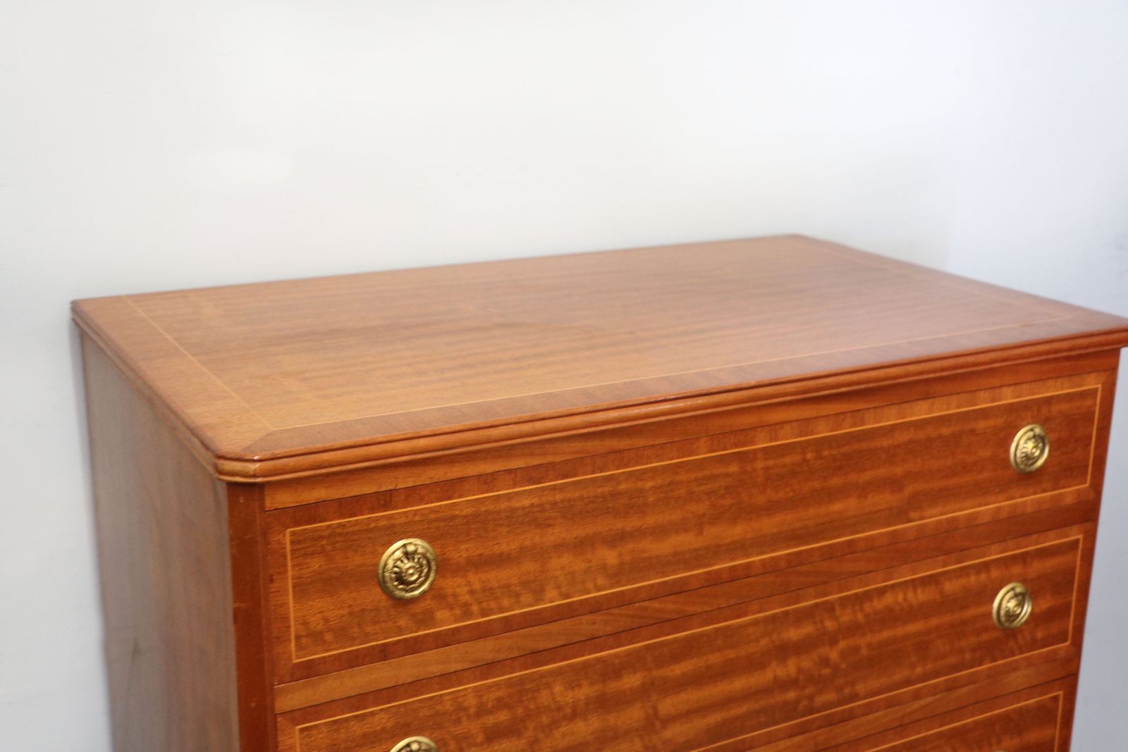 This Lovely 20th Century Georgian Revival Mahogany And Inlaid Chest Of Drawers. photo vinterior