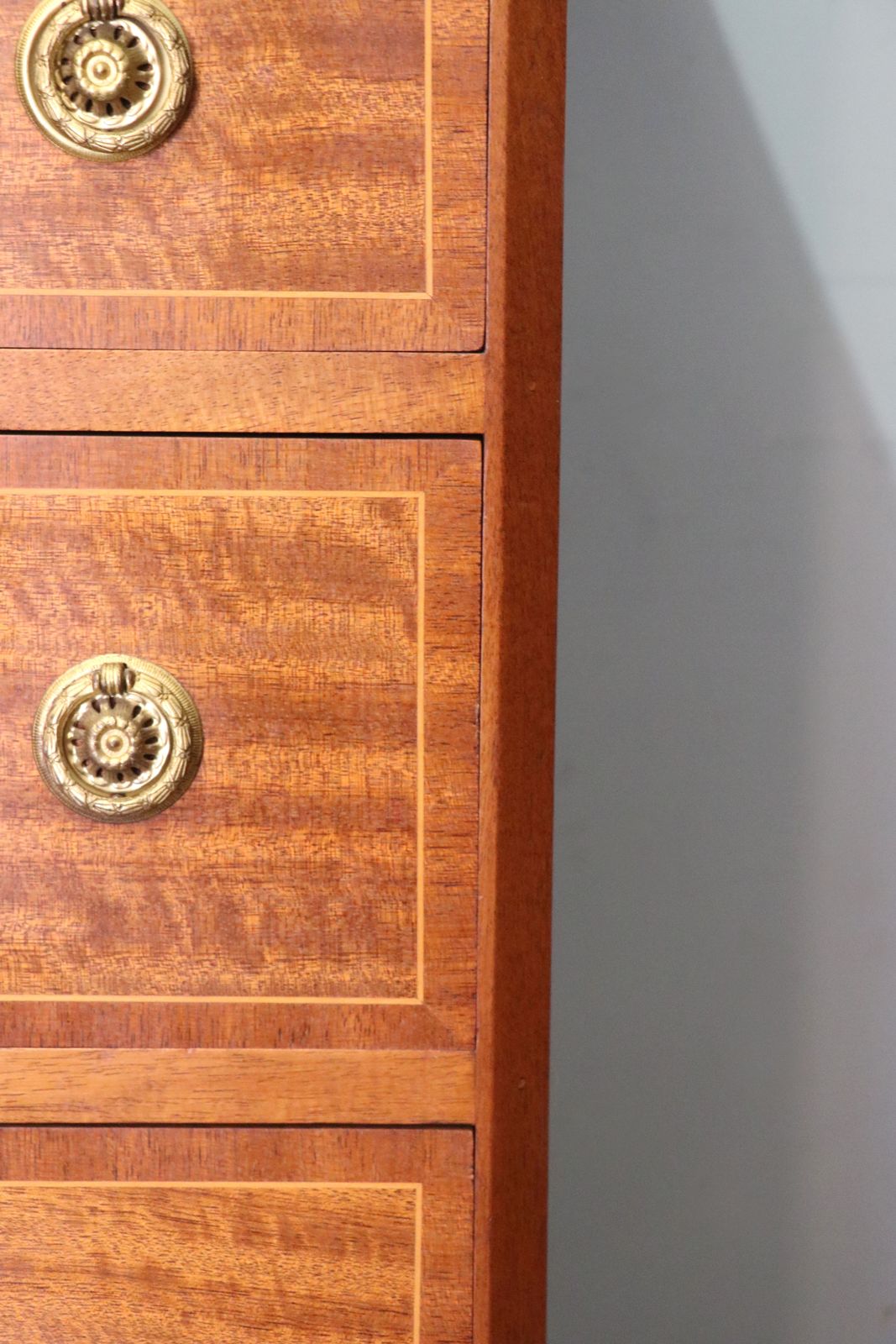 445.0 This Lovely 20th Century Georgian Revival Mahogany And Inlaid Chest Of Drawers. photo