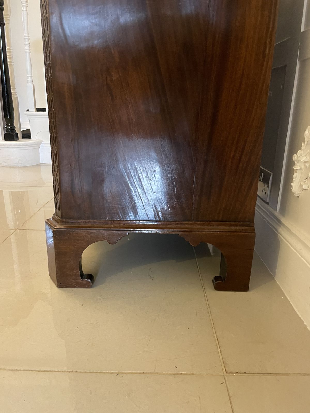 Antique Quality Figured Mahogany Serpentine Chest Of Drawers photo buy