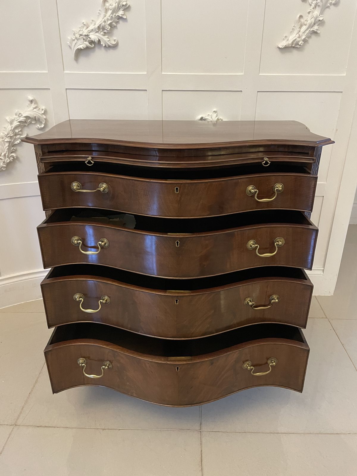 photo buy Antique Quality Figured Mahogany Serpentine Chest Of Drawers