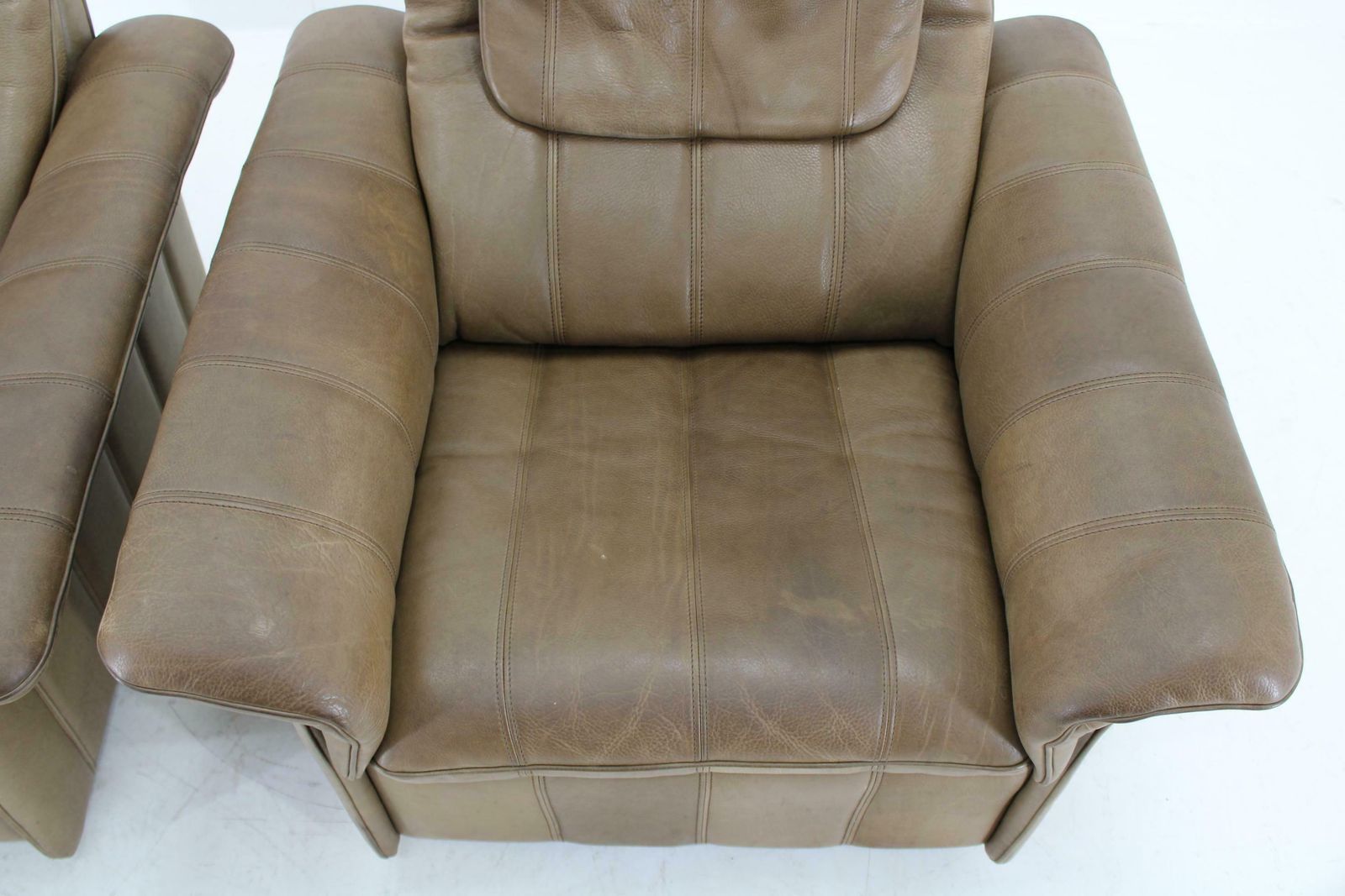 3215.0 1970s Pair Of Exclusive De Sede Buffalo Leather Armchairs, Switzerland photo
