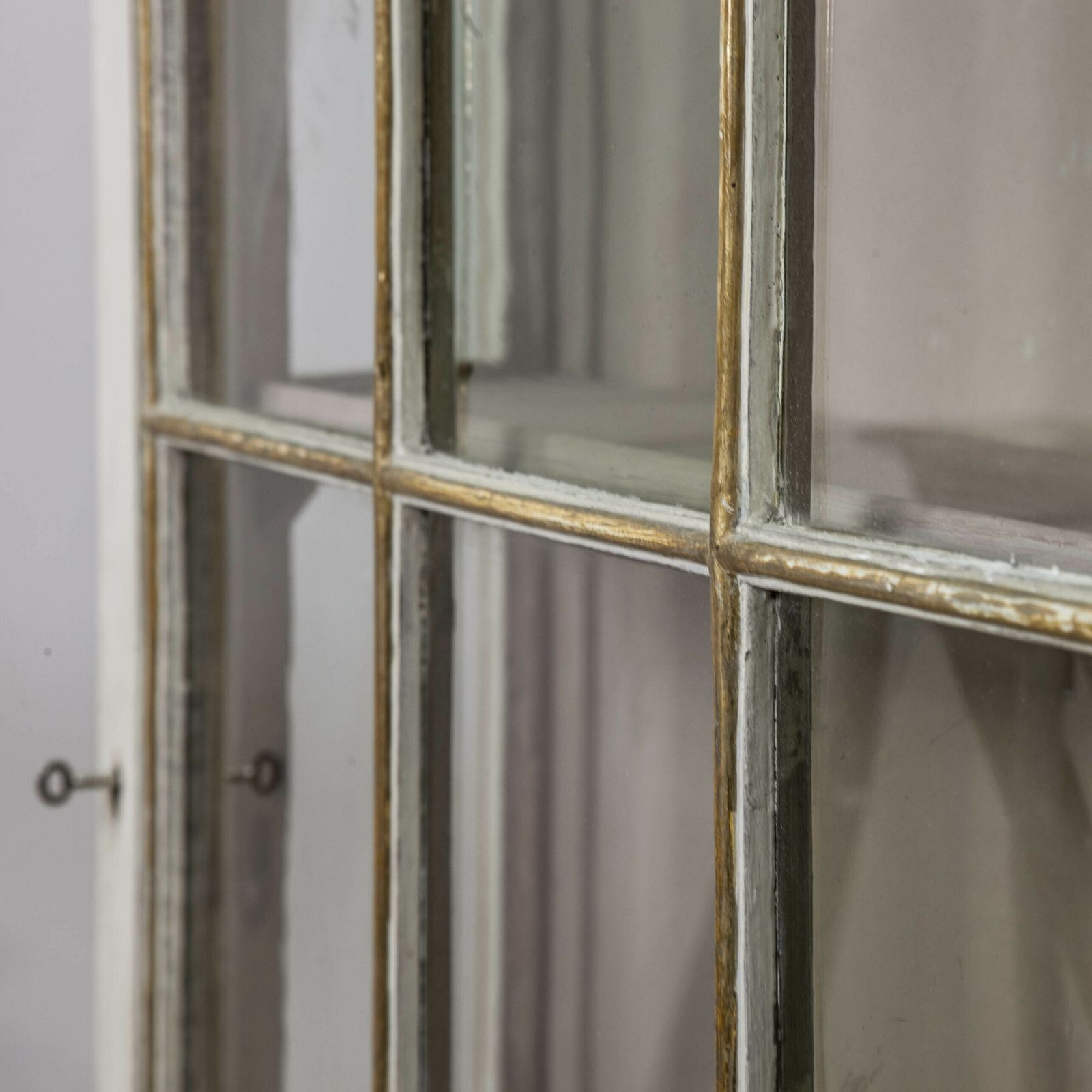 photo buy Painted Vitrine