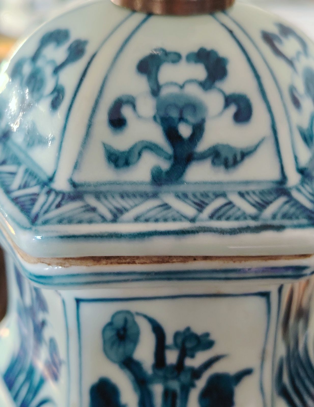 A Pair Of Blue & White Chinese Porcelain Hexagonal Mallet Form Lidded Urns Lampe photo for sale