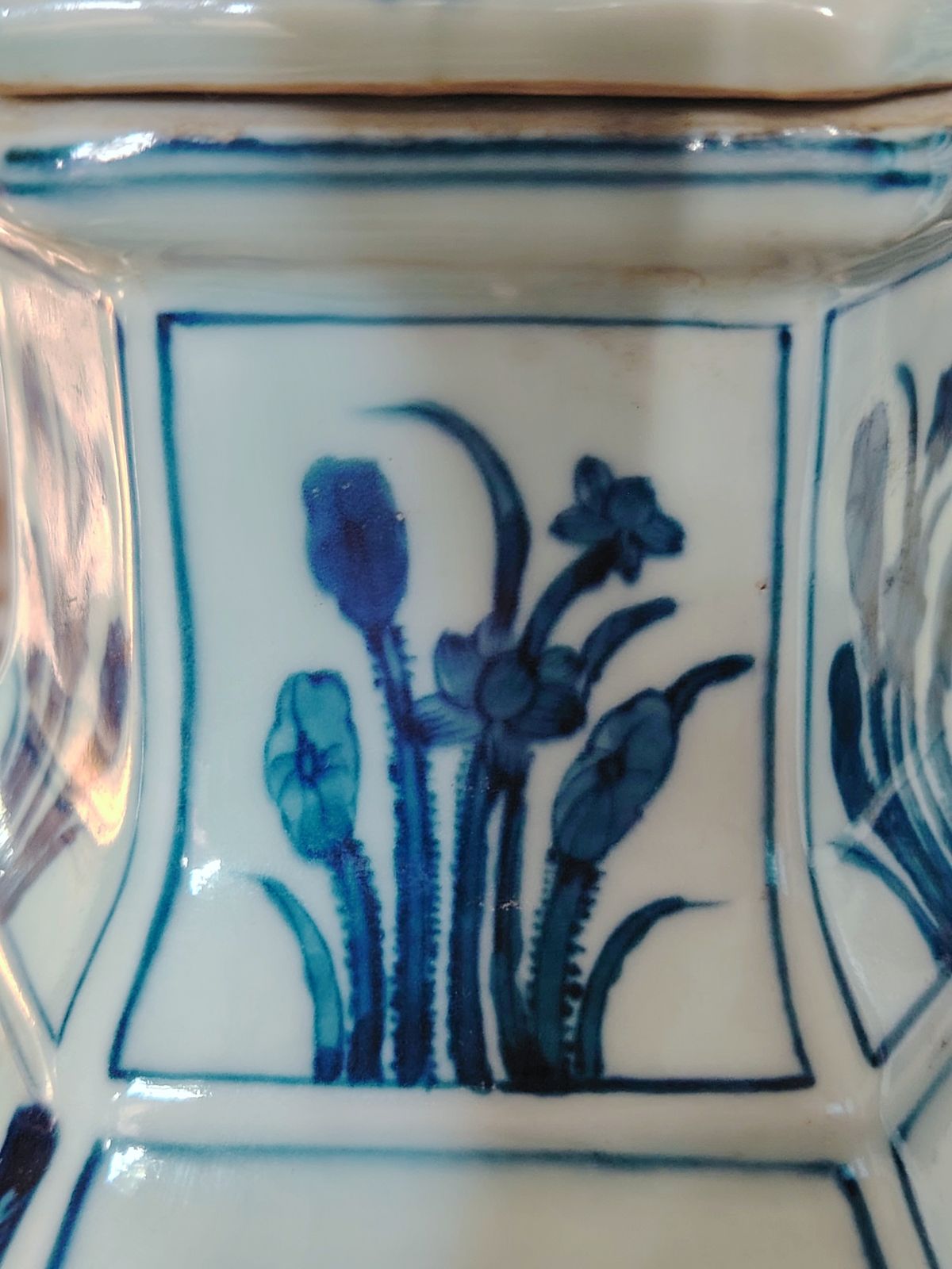 A Pair Of Blue & White Chinese Porcelain Hexagonal Mallet Form Lidded Urns Lampe photo Lighting