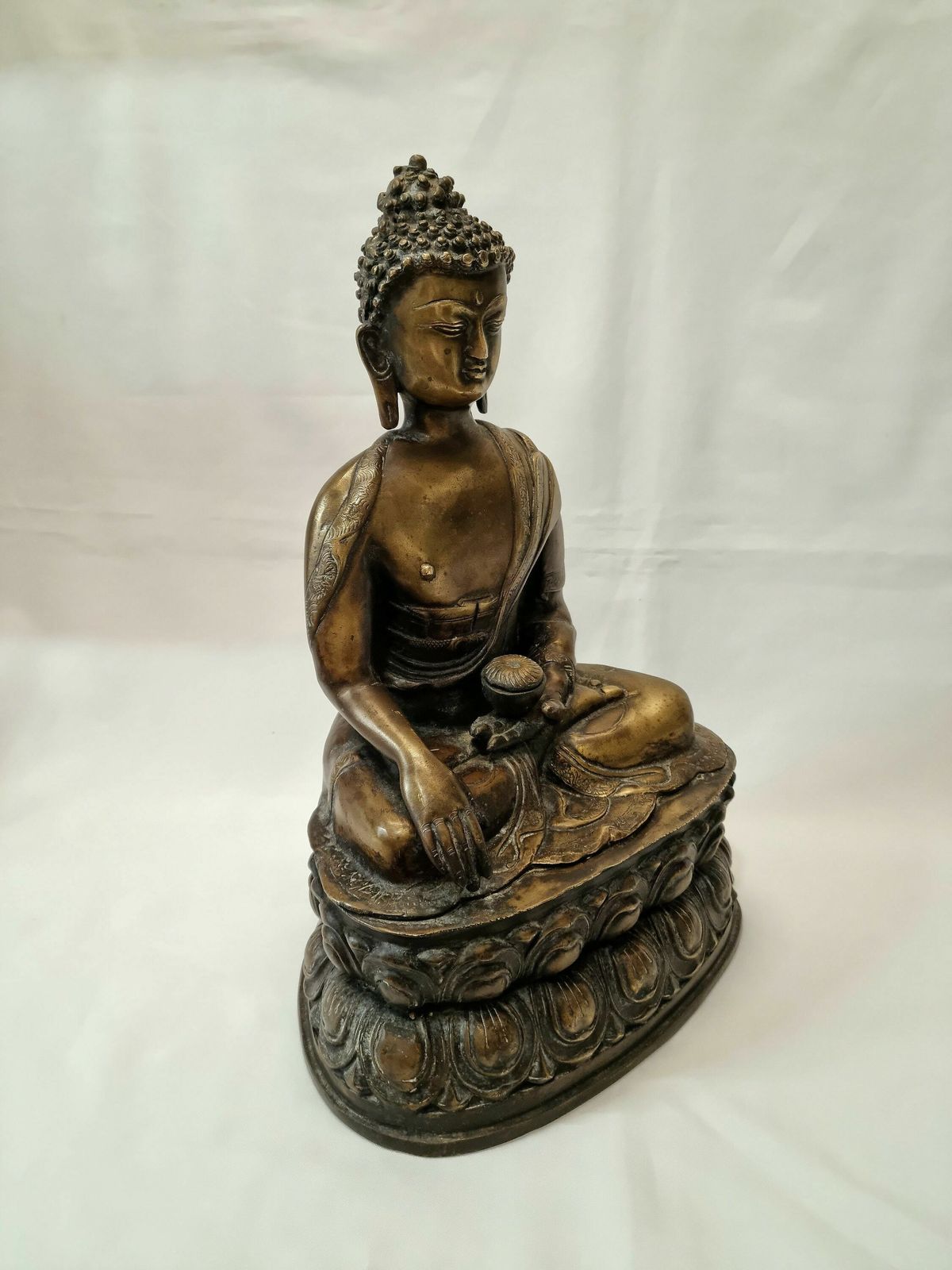 Large Antique Buddha, A Fabulous 19th Century Tibetan Bronze Statue Of Bhaiṣajyaguru, 16" Tall & Weighing Over 6.5kg photo Art