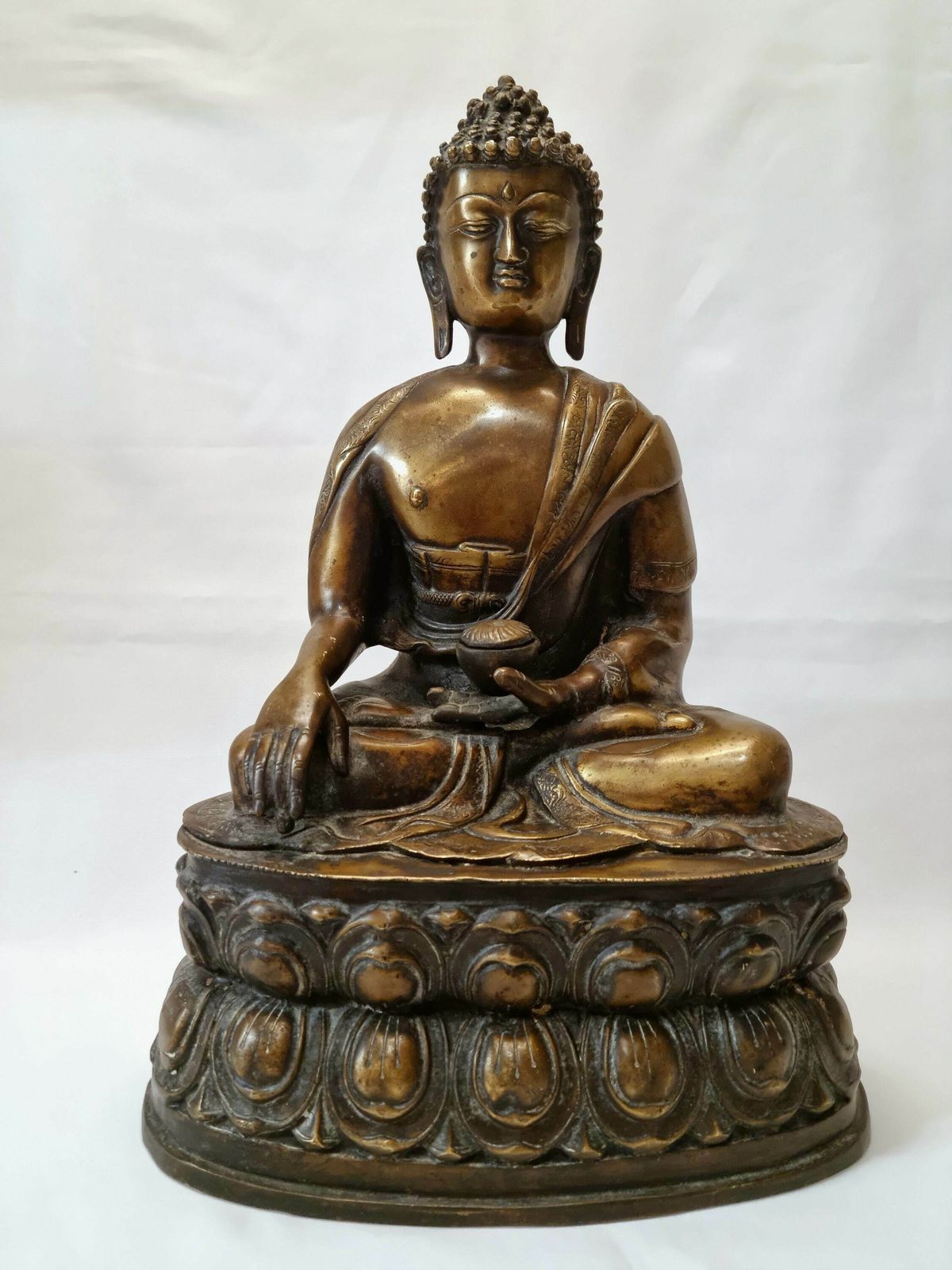 Large Antique Buddha, A Fabulous 19th Century Tibetan Bronze Statue Of Bhaiṣajyaguru, 16" Tall & Weighing Over 6.5kg photo vinterior