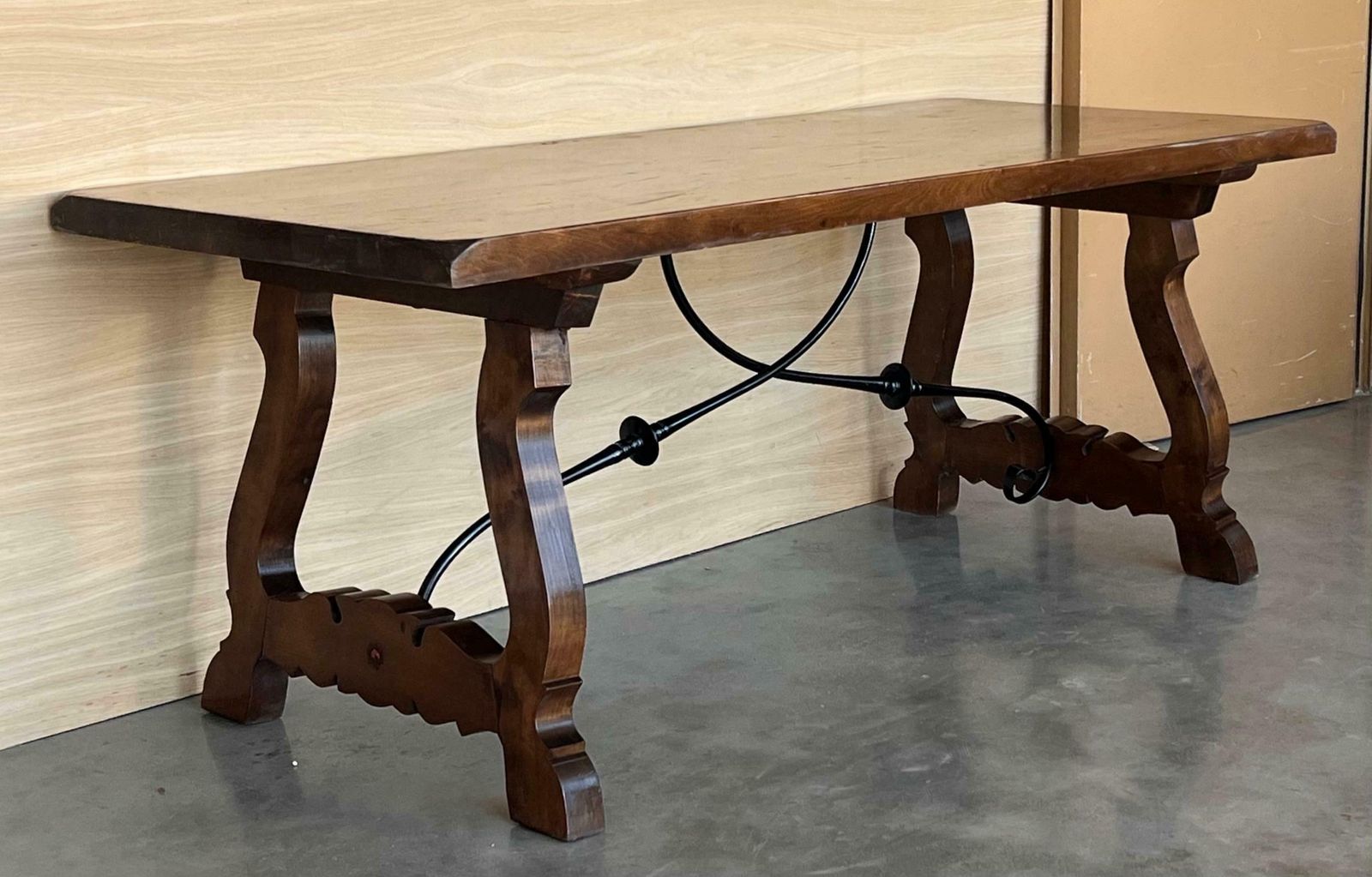 Table à manger ou console en noyer à pieds en lyre, Espagne, XIXe siècle photo Mobilier