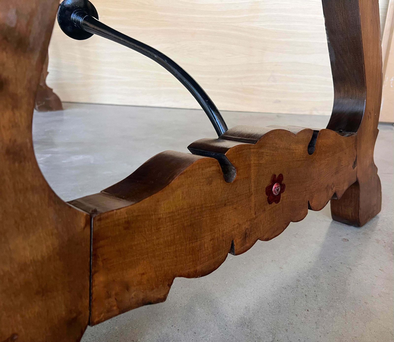 photo vinterior Table à manger ou console en noyer à pieds en lyre, Espagne, XIXe siècle