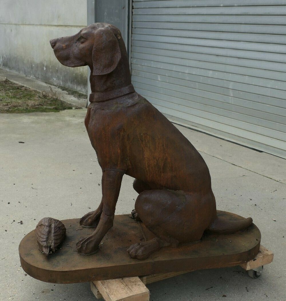 photo furniture Cast Iron Statue Of A Hunting Dog Retrieving A Pheasant