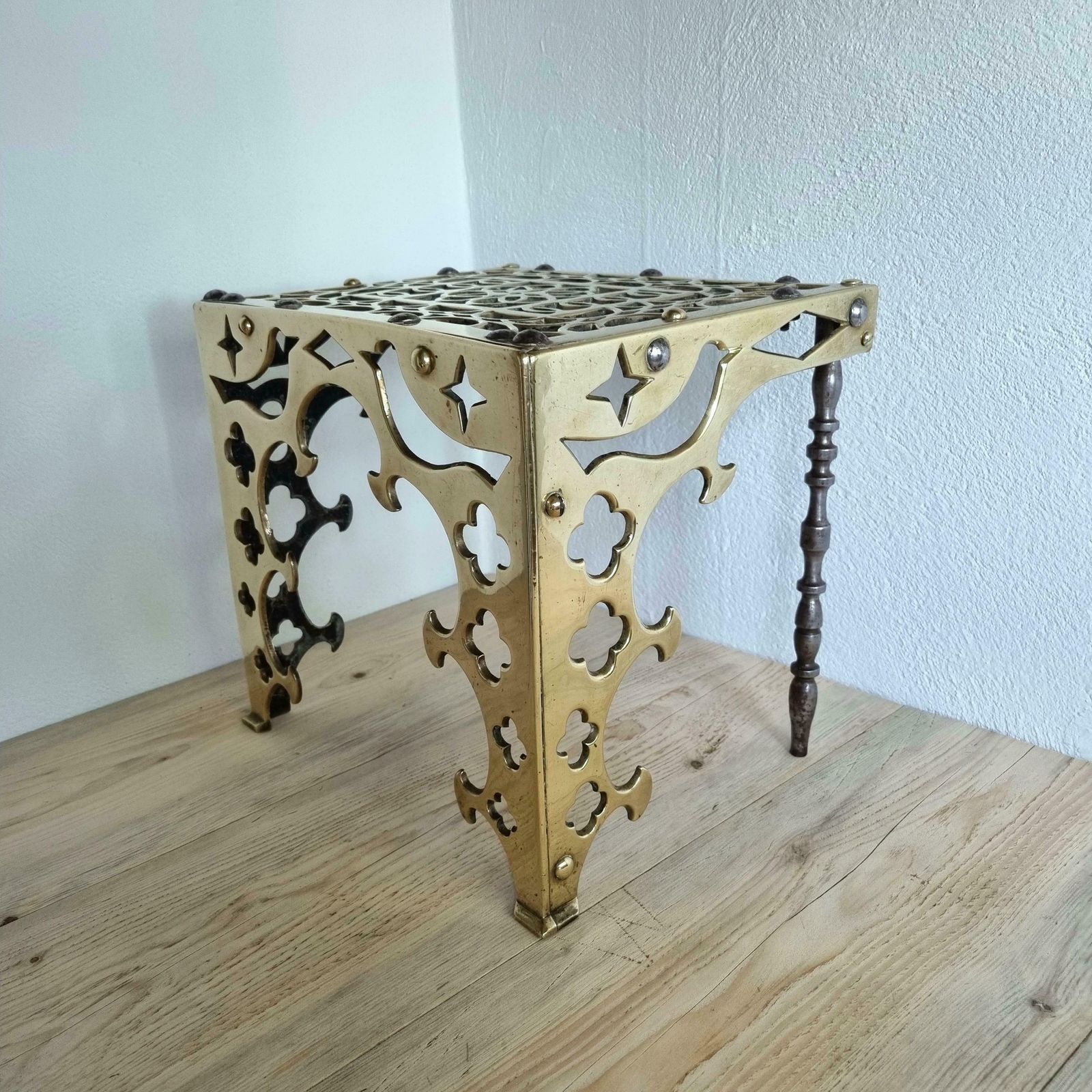 A Beautiful And Exceptional 'Gothic Revival' Brass Footman Trivet Of Very Heavy Gauge Brass & Steel Construction. photo Home Decor