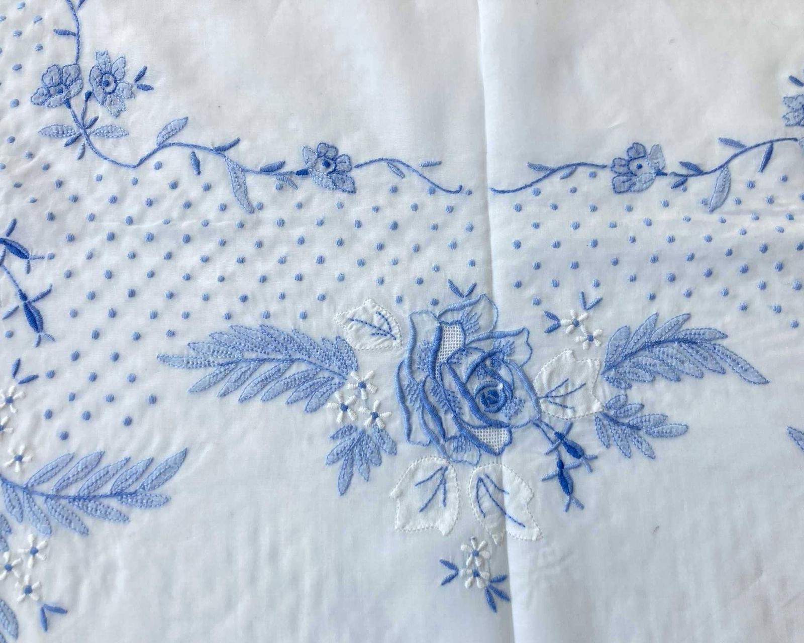 Antiek Tafelkleed | 63 X 102 Inch | Handgemaakt In Blauw En Wit photo Textiel