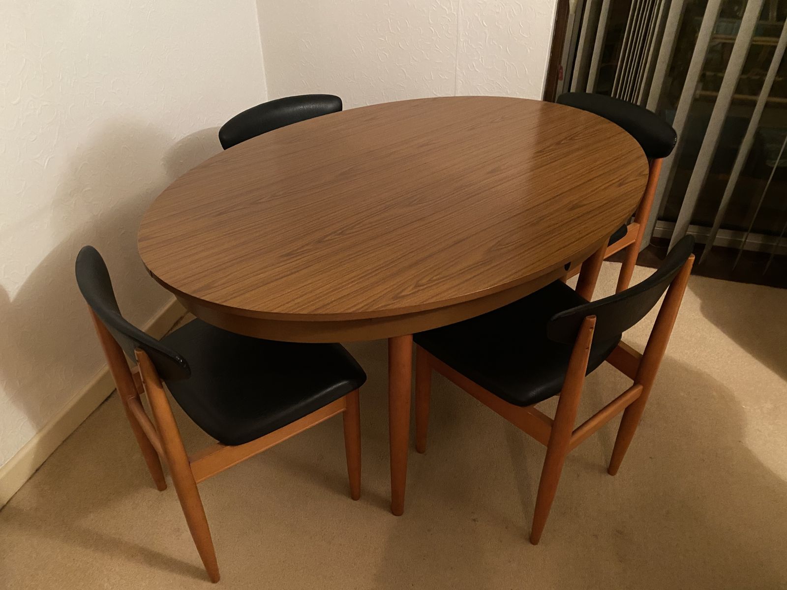 Full Vintage Extendable Dining Set By Schreiber photo 995.0