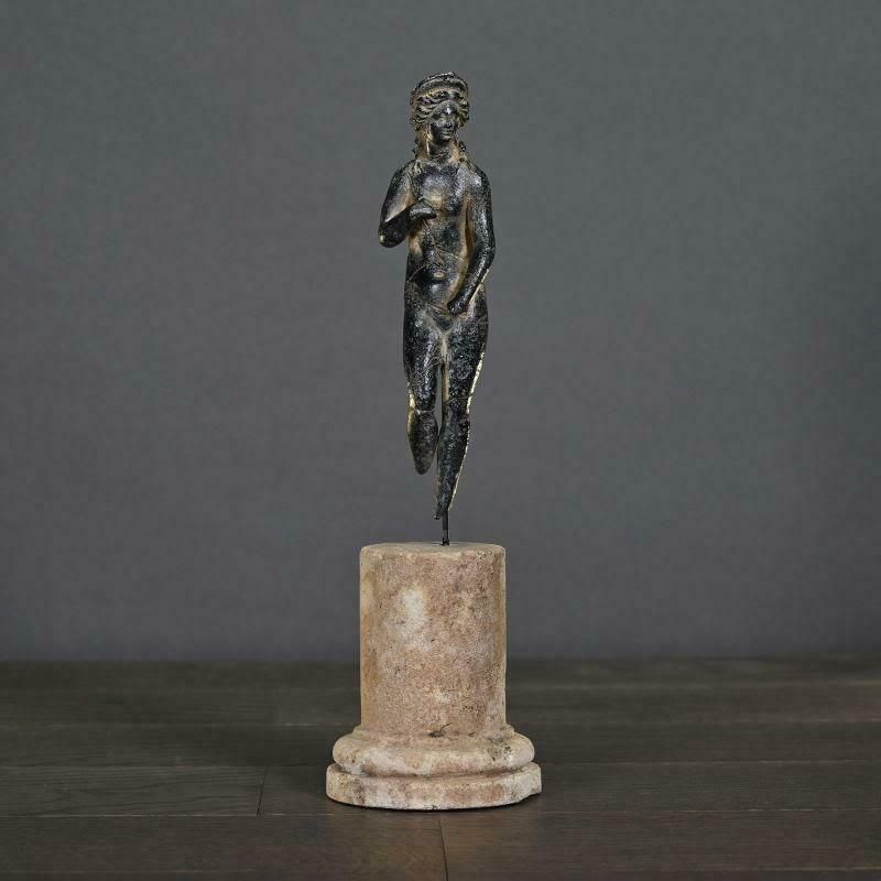 Sculpture Representing A Statue Of The Goddess Venus In Terracotta, 21st Century photo Art