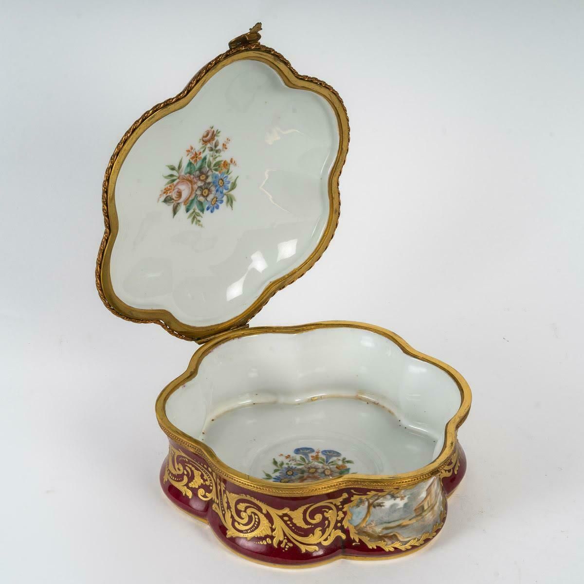 Important Sèvres Porcelain Box, 19th Century, Napoleon III Period. photo for sale
