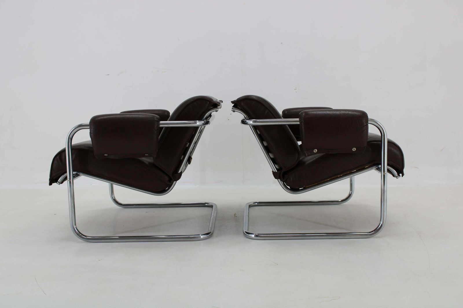 1950s Pair Of Tubular Armchairs In Leather, Czechoslovakia photo vinterior