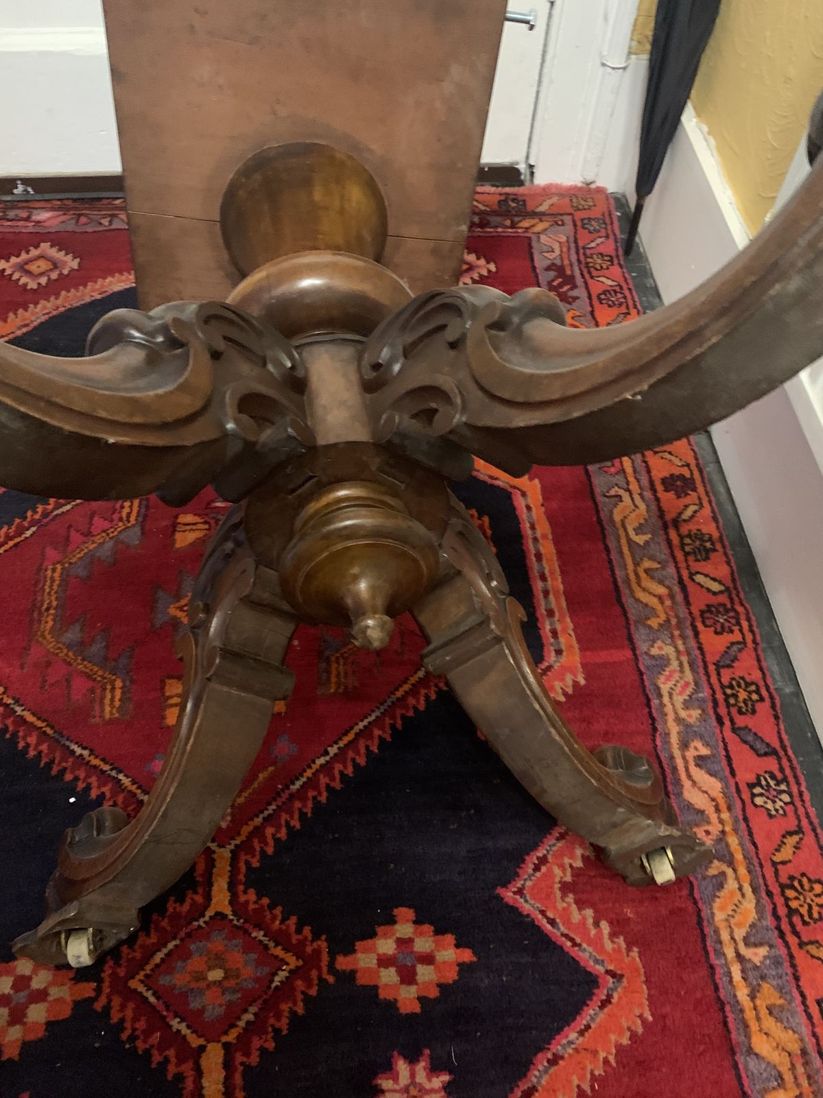 photo furniture Victorian Walnut Loo /Breakfast Table