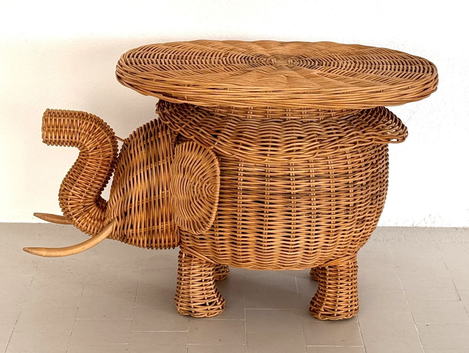 Italian Elephant Side Table In Wicker By Vivai Del Sud, 1970s photo furniture