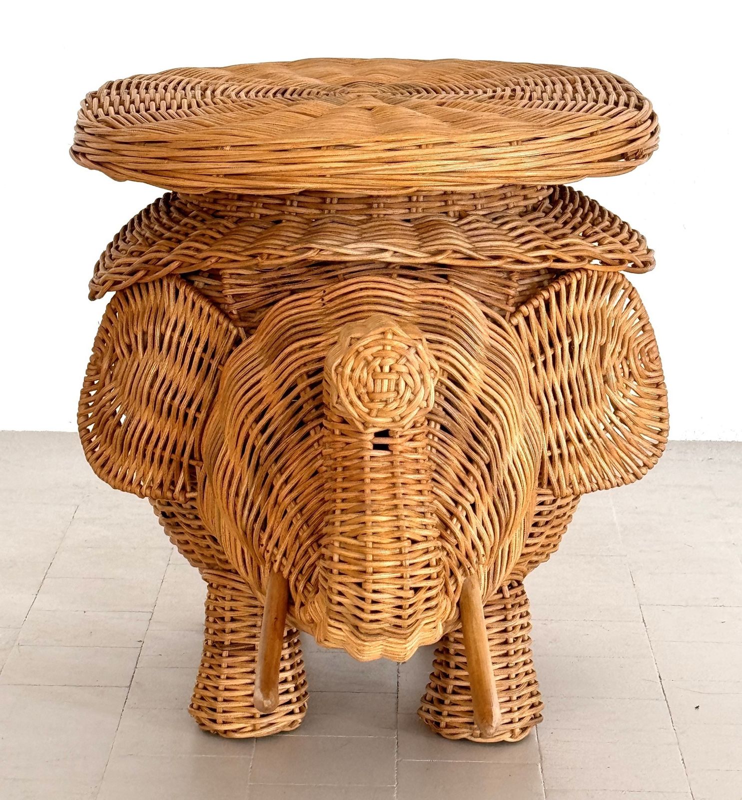Italian Elephant Side Table In Wicker By Vivai Del Sud, 1970s photo Furniture