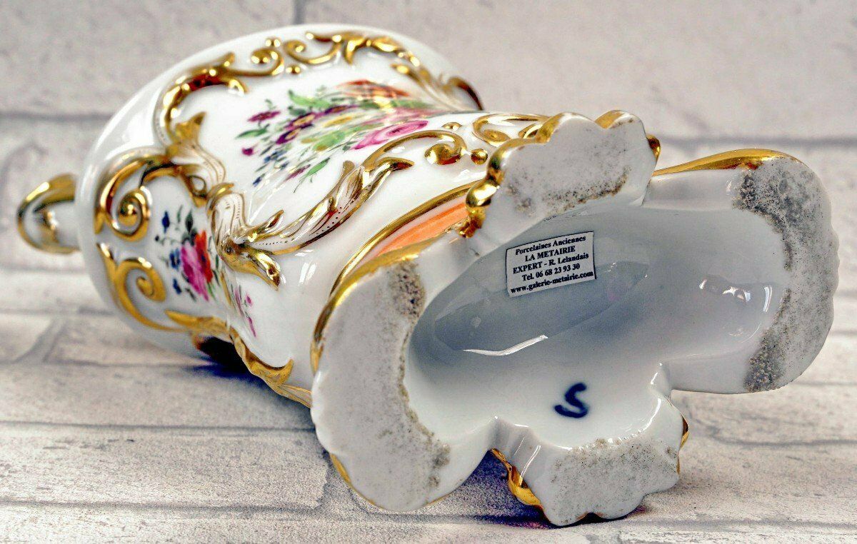 Large Tulip Pot With Dolphin Heads In Paris Porcelain   Ep. 1st 19th Century photo vinterior