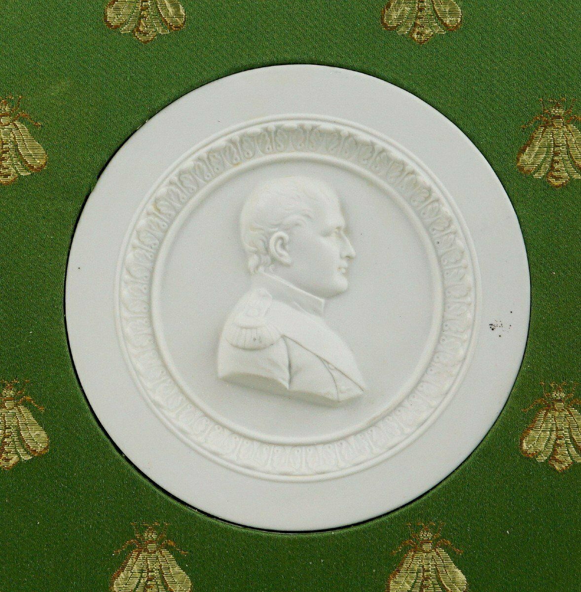 Large Medallion In Biscuit Porcelain From Paris   Napoleon 1st Emperor Of The French In Biscuit Porcelain   Ep. 19th Century photo for sale