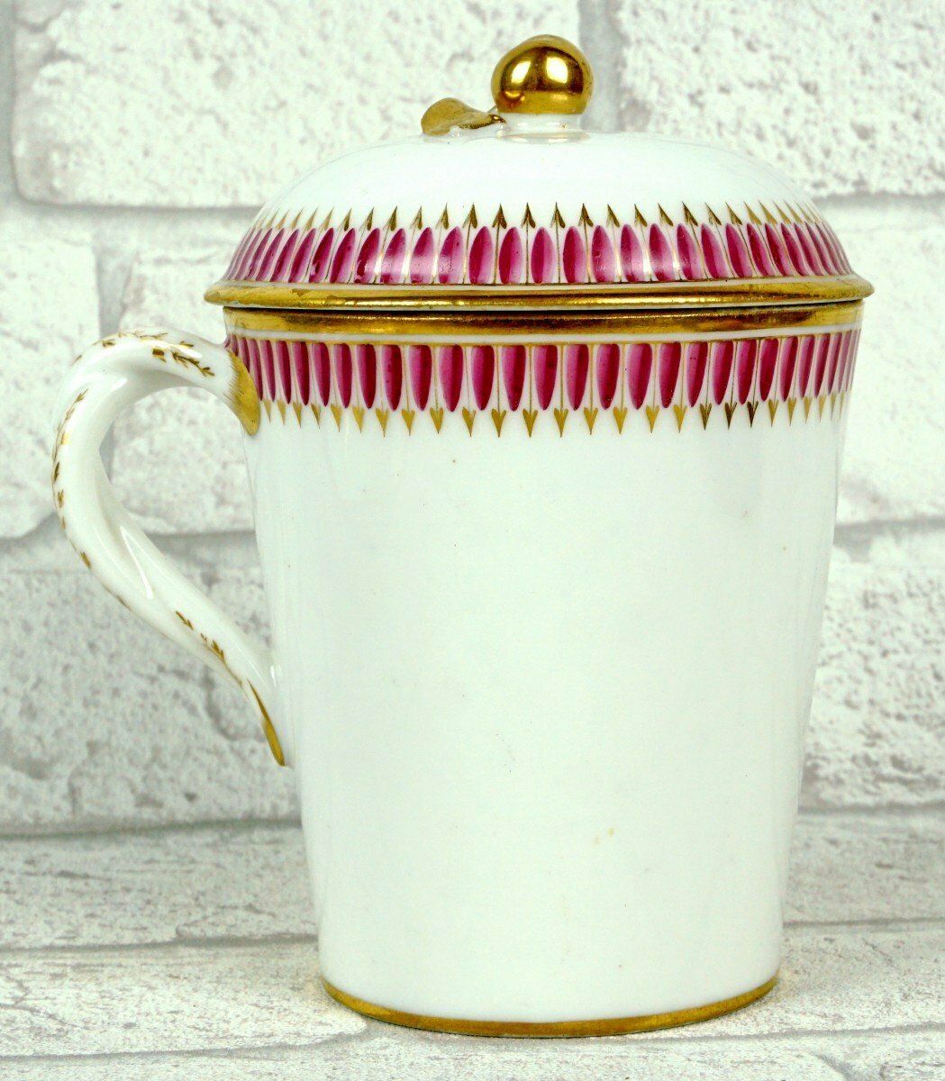 Covered Trembleuse Cup And Saucer In Paris Porcelain   Late 18th Century photo 737.0