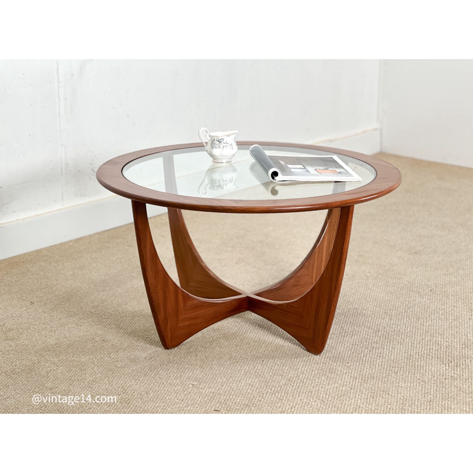 G Plan Round Coffee Table, 1960s photo vinterior