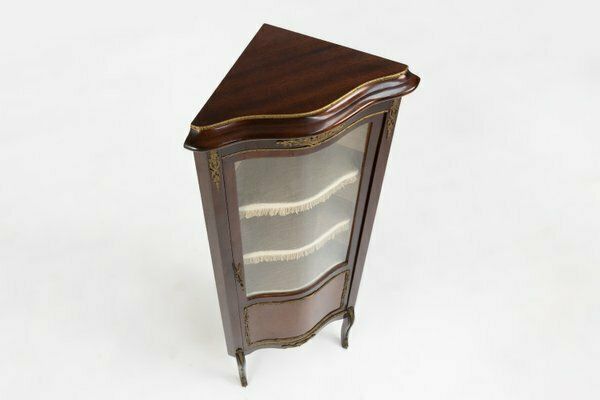 photo vinterior Vintage French Louis XV Style Corner Display Cabinet With Arched Glass, 1950