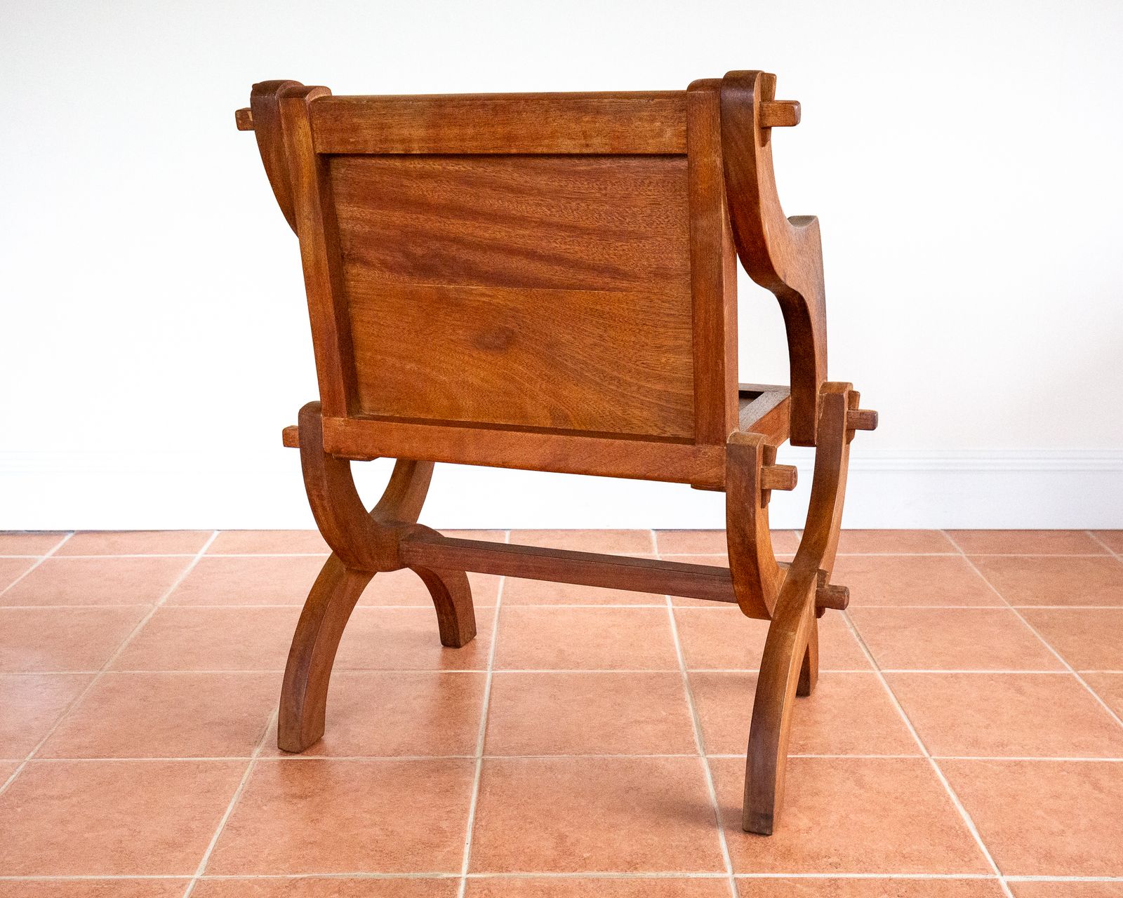 Glastonbury Throne Chair Elm Artisan Sculptural Craftsman Savonarola Curule X Frame Rustic Medieval Hall Chair Regal photo furniture
