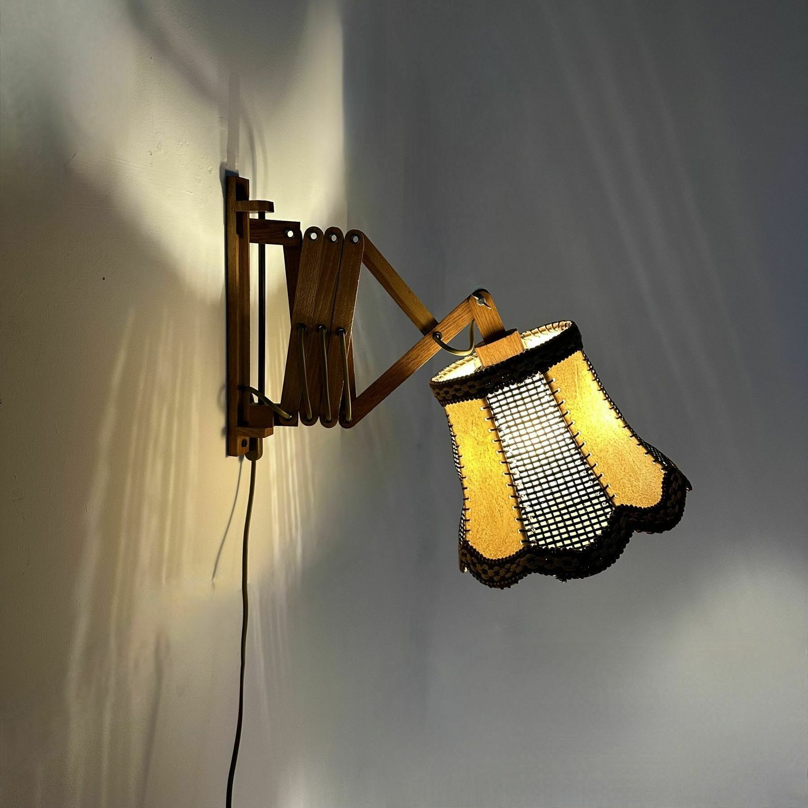 Vintage Teakhouten Schaarlamp Voor Aan De Wand, Jaren 1960 photo furniture