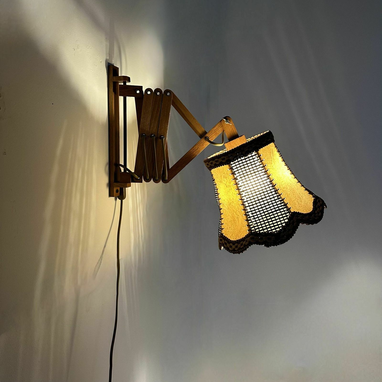 Vintage Teakhouten Schaarlamp Voor Aan De Wand, Jaren 1960 photo for sale