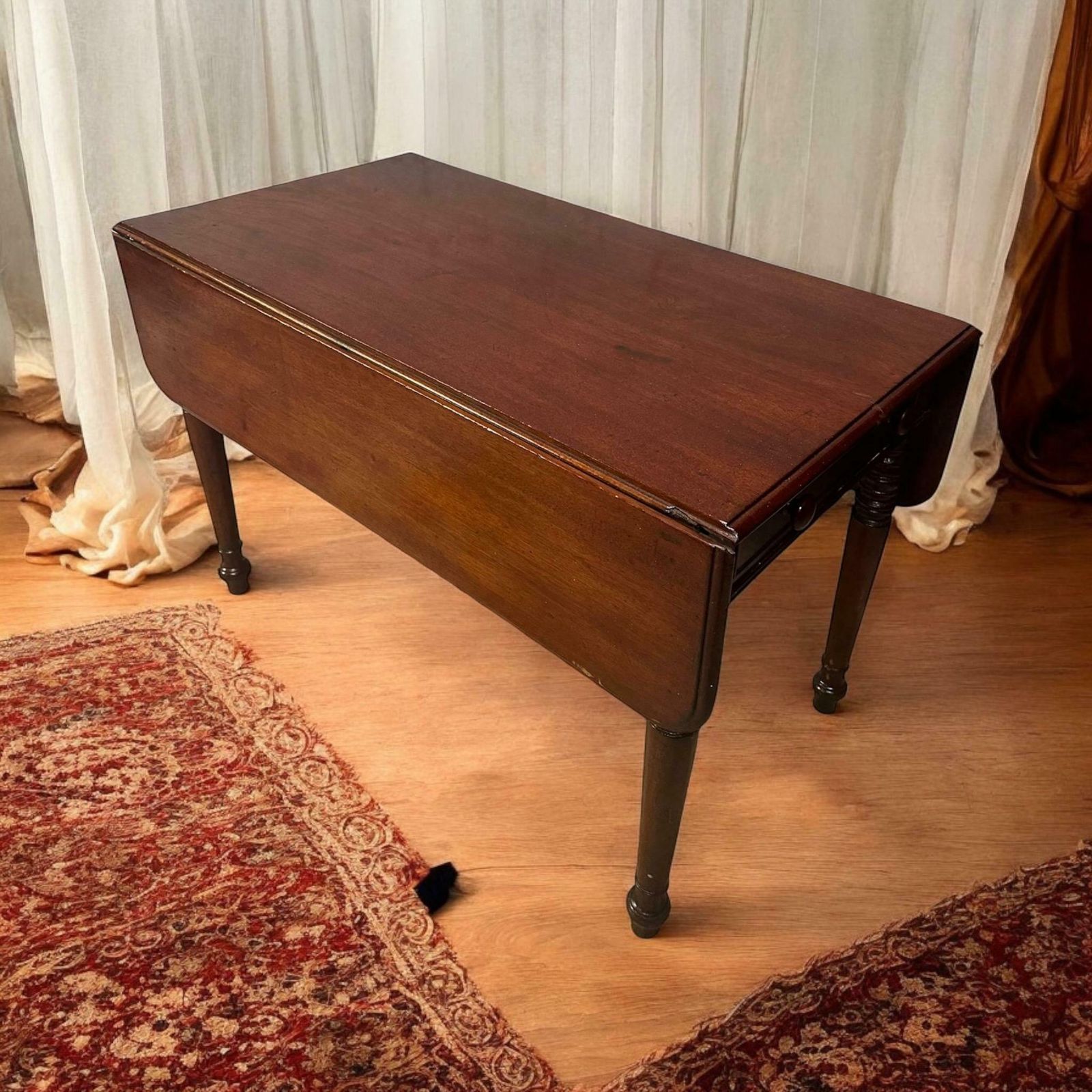 photo furniture Antique Georgian Mahogany Drop Leaf Kitchen Table / Circa 1800